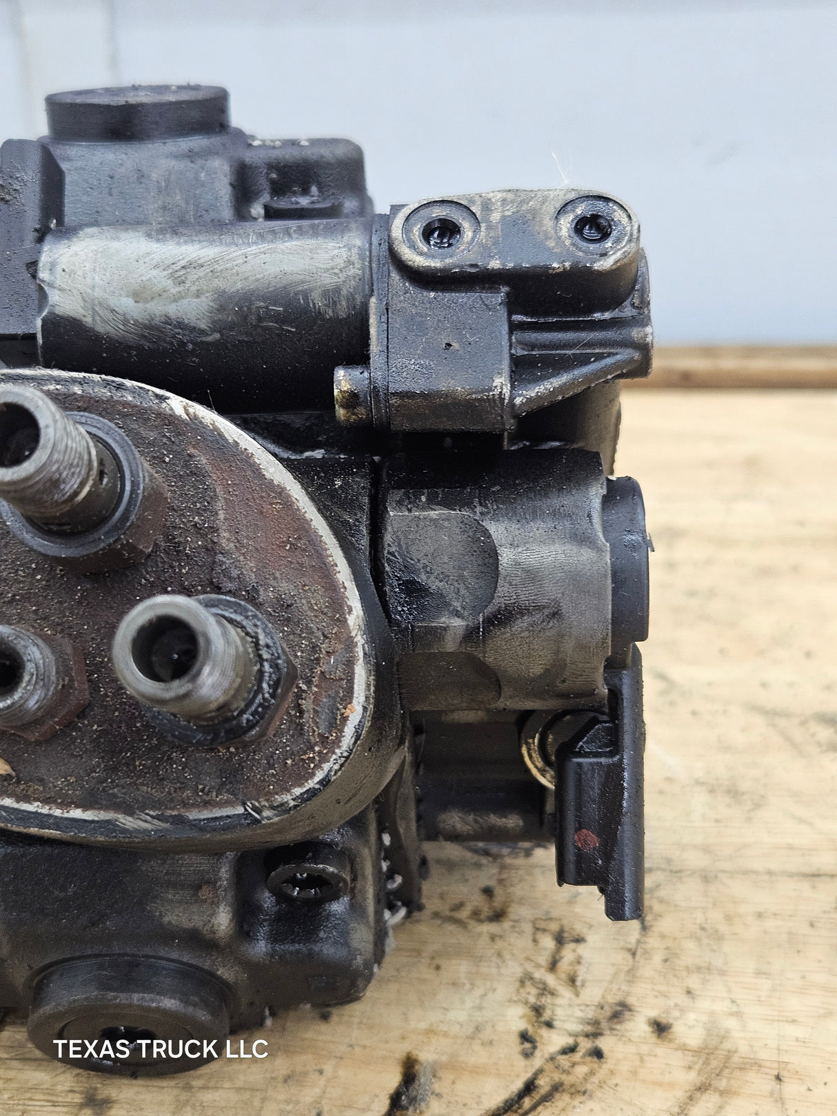 2008-2010 Ford 6.4 Powerstroke High Pressure Fuel Pump 8C3Z9A543DRM OEM