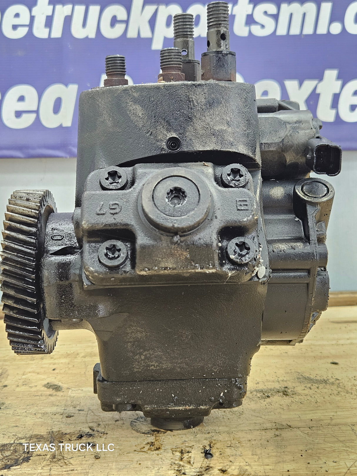 2008-2010 Ford 6.4 Powerstroke High Pressure Fuel Pump 8C3Z9A543DRM OEM