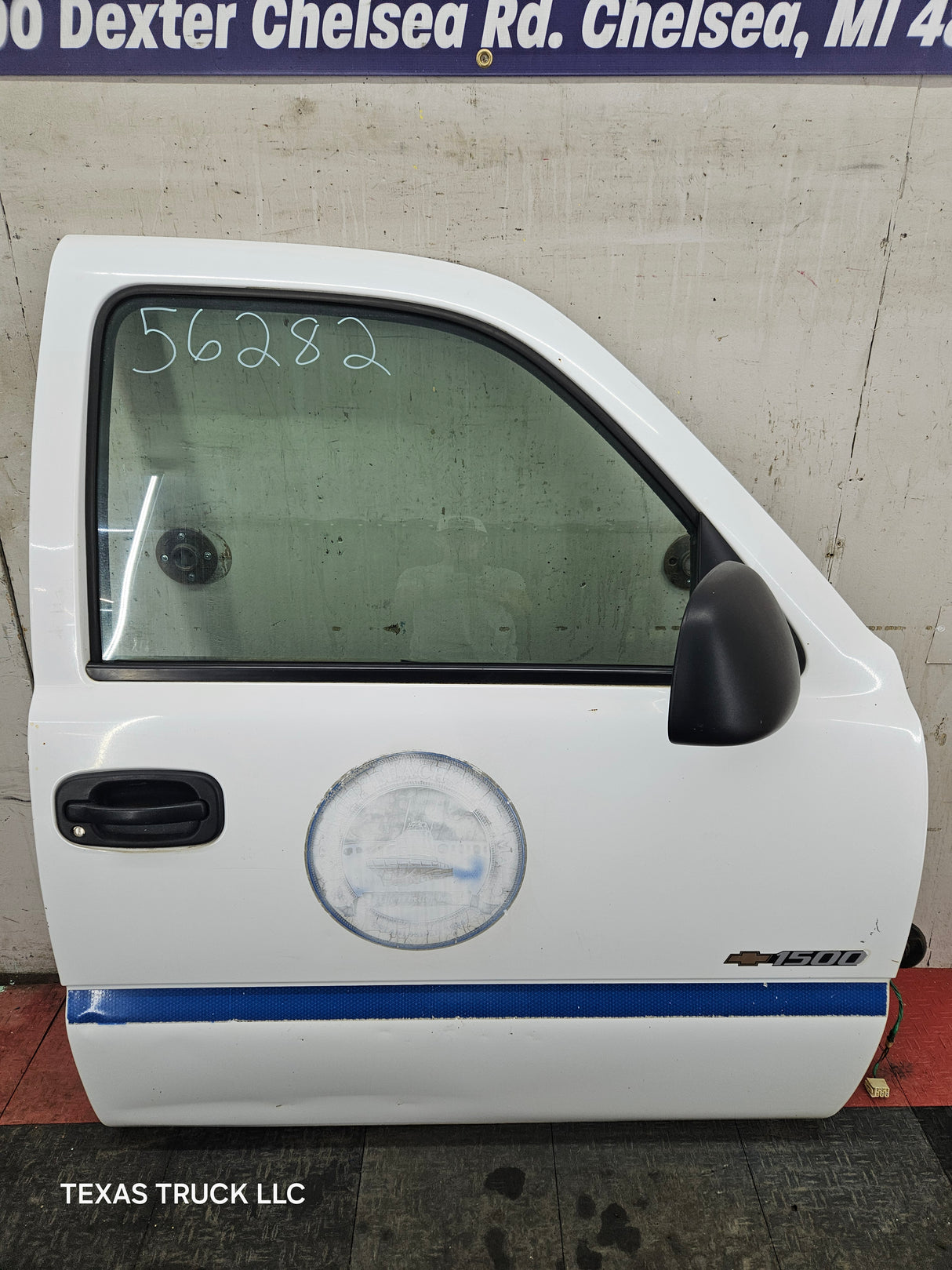 1999-2006 Chevrolet Silverado / GMC Sierra 1500 2500 3500 HD Front Passenger side Door RH