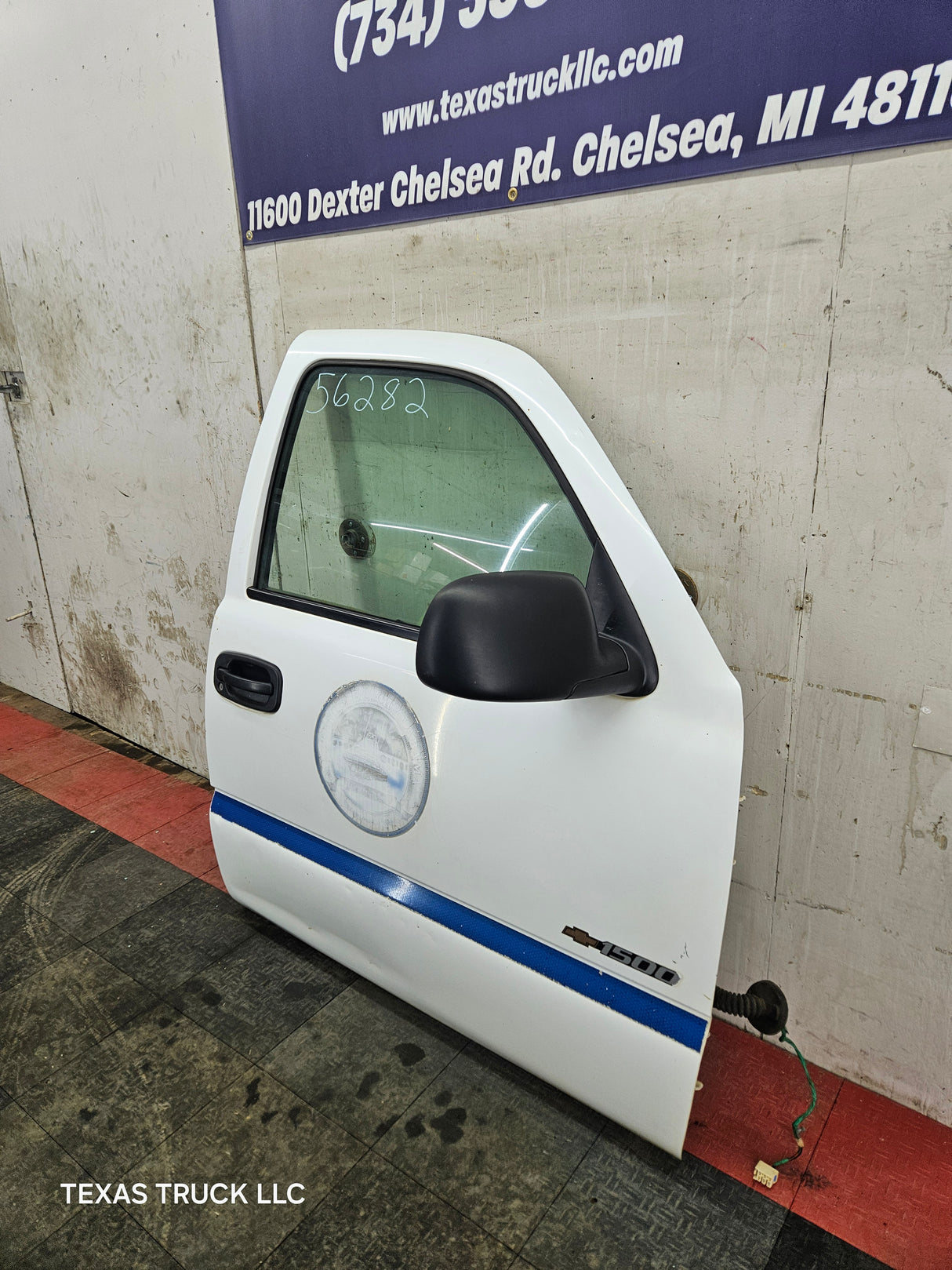 1999-2006 Chevrolet Silverado / GMC Sierra 1500 2500 3500 HD Front Passenger side Door RH