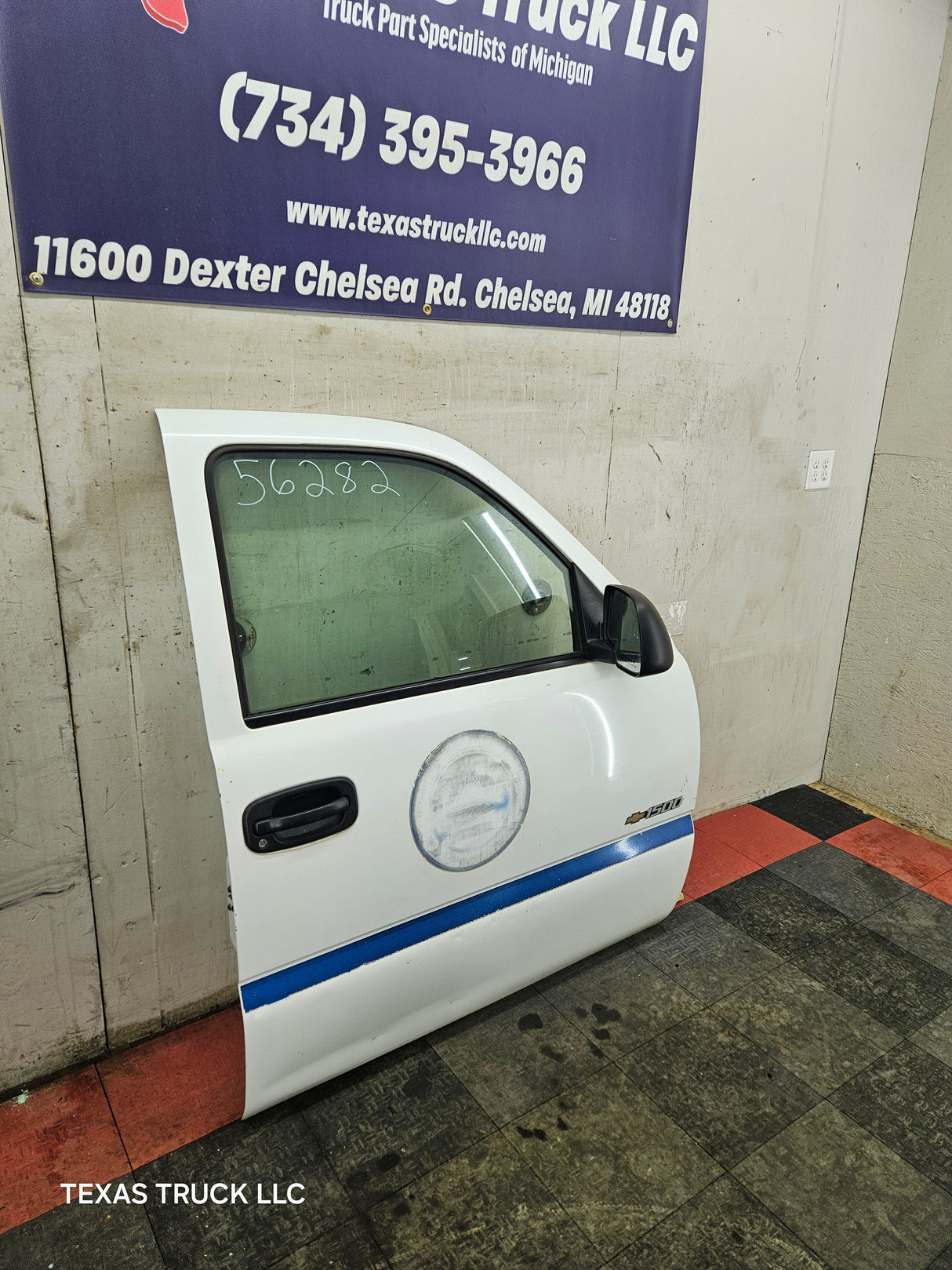 1999-2006 Chevrolet Silverado / GMC Sierra 1500 2500 3500 HD Front Passenger side Door RH