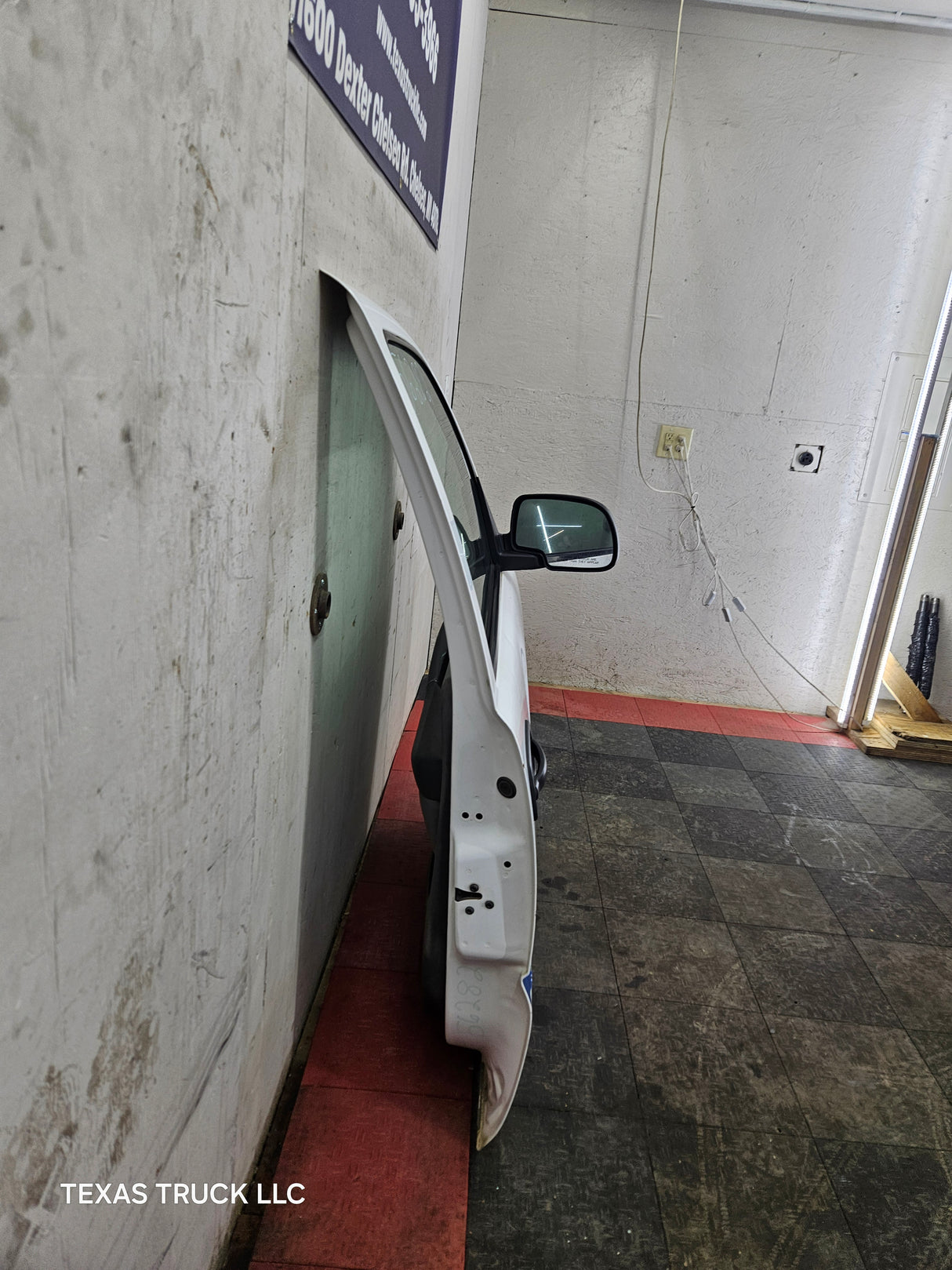 1999-2006 Chevrolet Silverado / GMC Sierra 1500 2500 3500 HD Front Passenger side Door RH