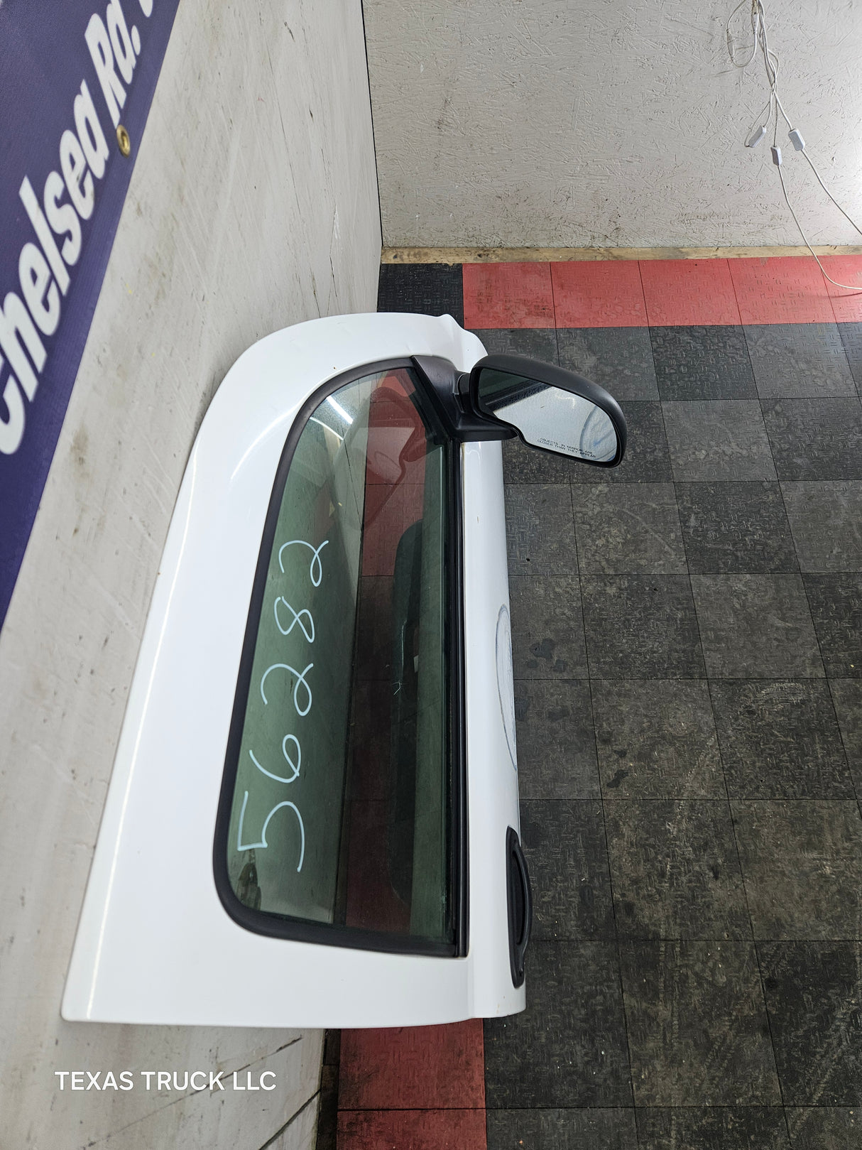 1999-2006 Chevrolet Silverado / GMC Sierra 1500 2500 3500 HD Front Passenger side Door RH