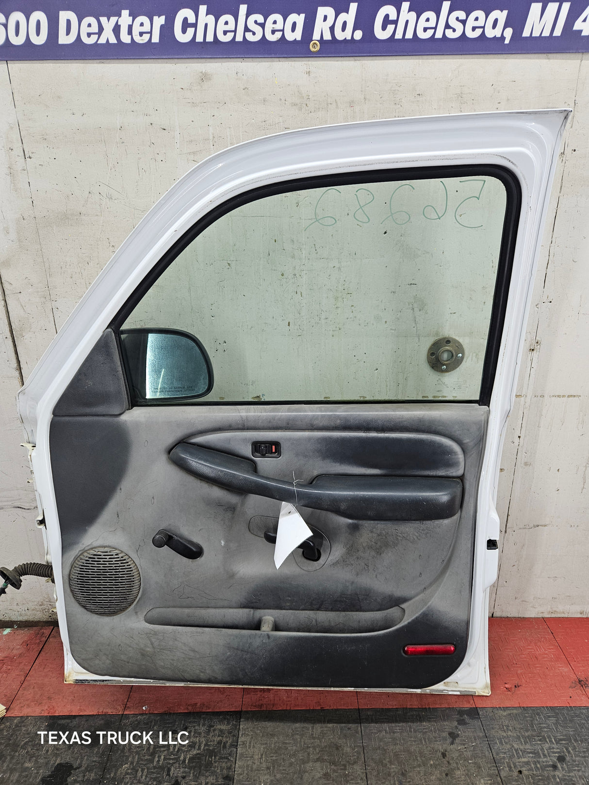 1999-2006 Chevrolet Silverado / GMC Sierra 1500 2500 3500 HD Front Passenger side Door RH