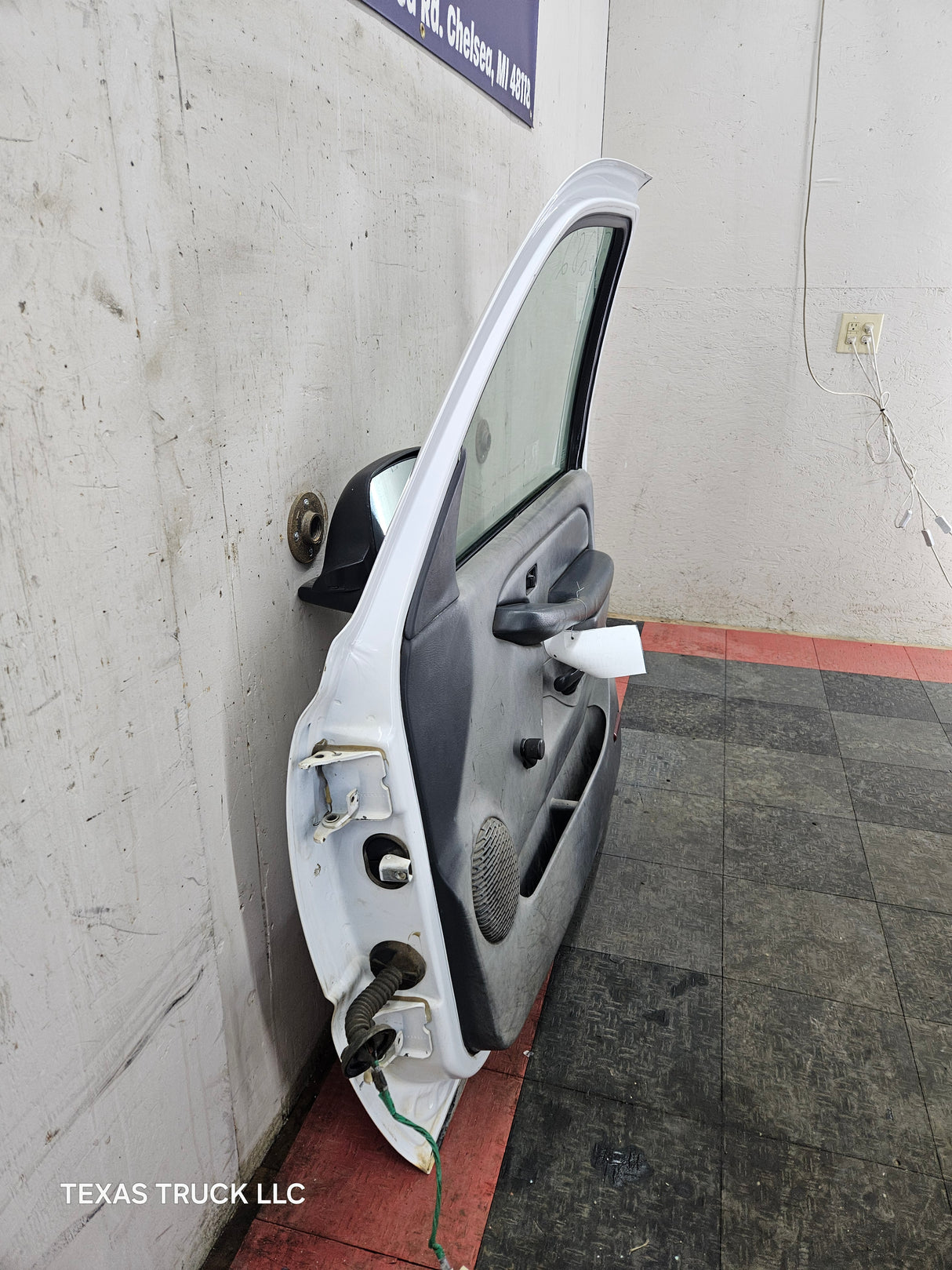 1999-2006 Chevrolet Silverado / GMC Sierra 1500 2500 3500 HD Front Passenger side Door RH