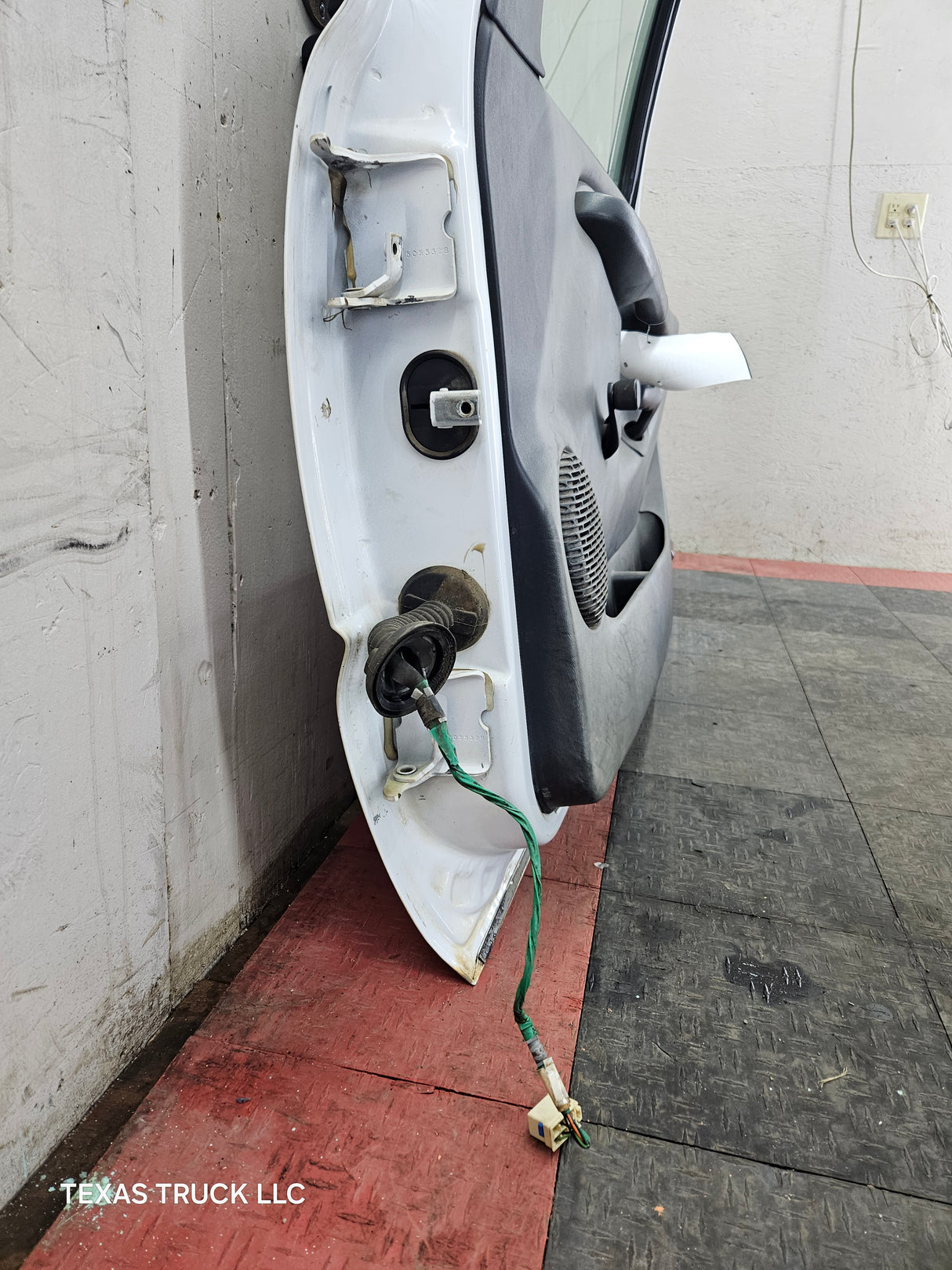 1999-2006 Chevrolet Silverado / GMC Sierra 1500 2500 3500 HD Front Passenger side Door RH