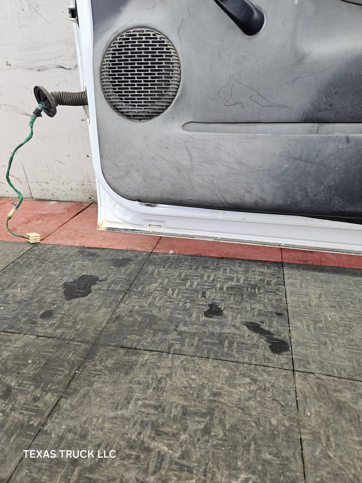 1999-2006 Chevrolet Silverado / GMC Sierra 1500 2500 3500 HD Front Passenger side Door RH