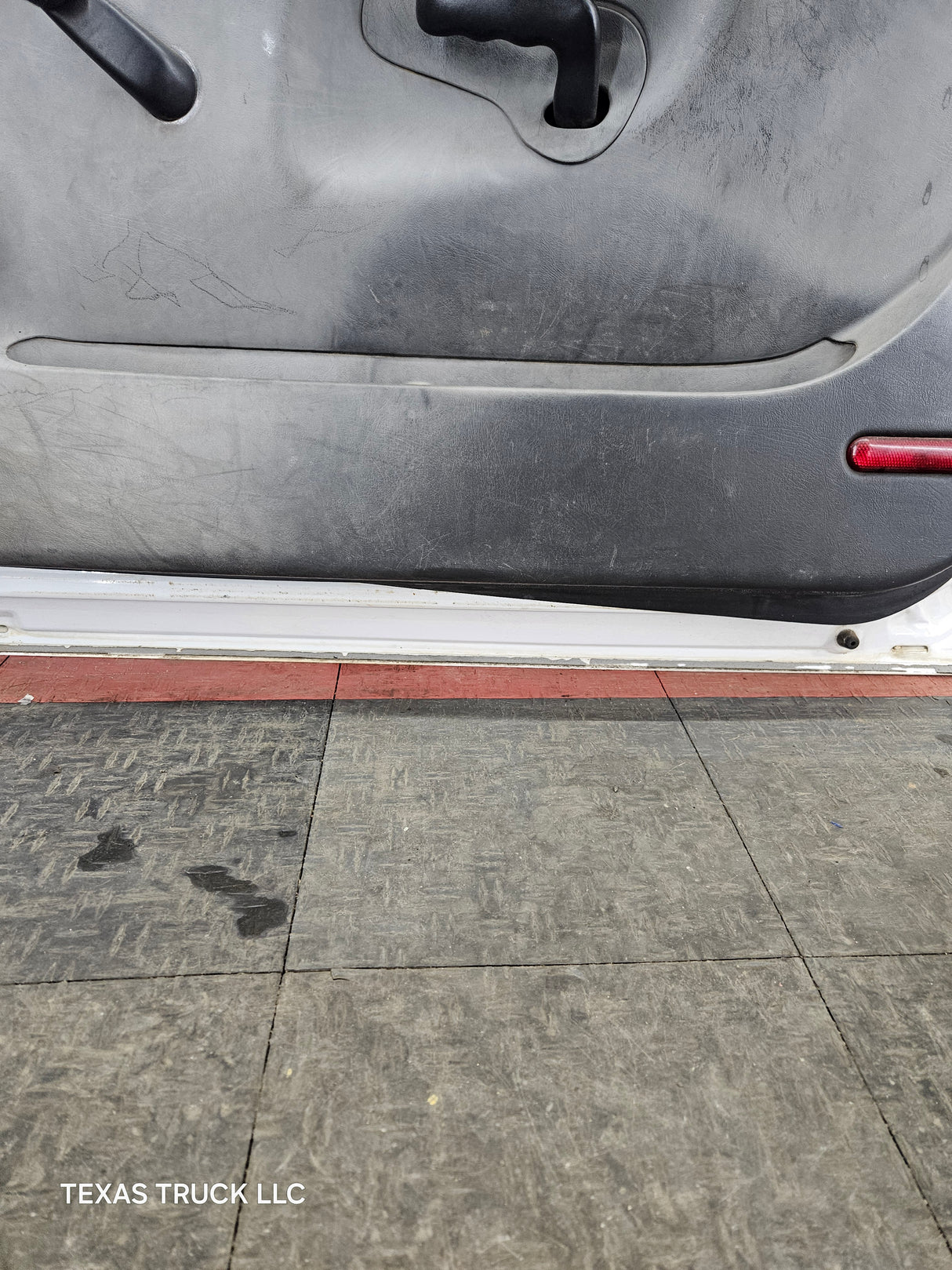 1999-2006 Chevrolet Silverado / GMC Sierra 1500 2500 3500 HD Front Passenger side Door RH