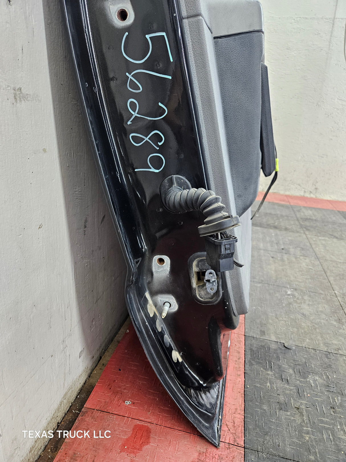 1999-2011 Ford Super Duty F250 F350 F450 F550 RH Crew Cab Passenger Side Rear Door