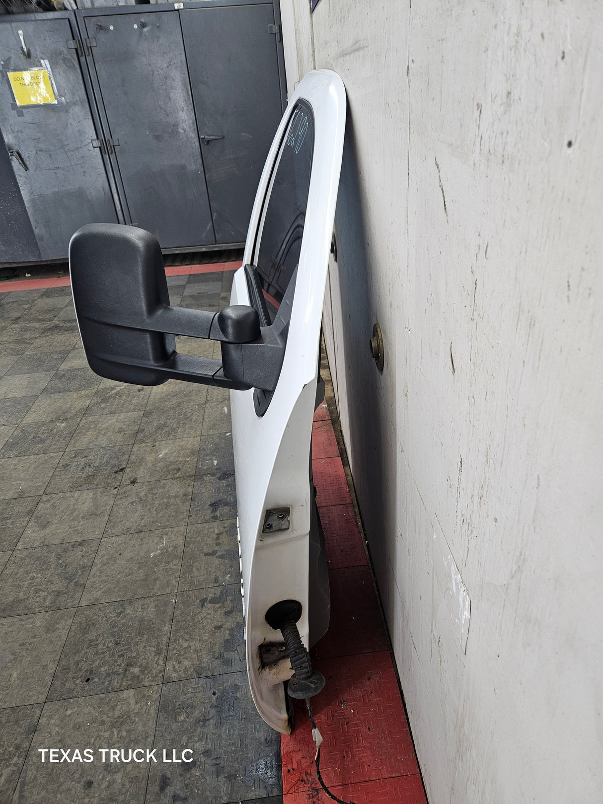 2007-2013 Chevrolet Silverado / GMC Sierra 1500 2500 3500 HD RH Front Passenger Side Door