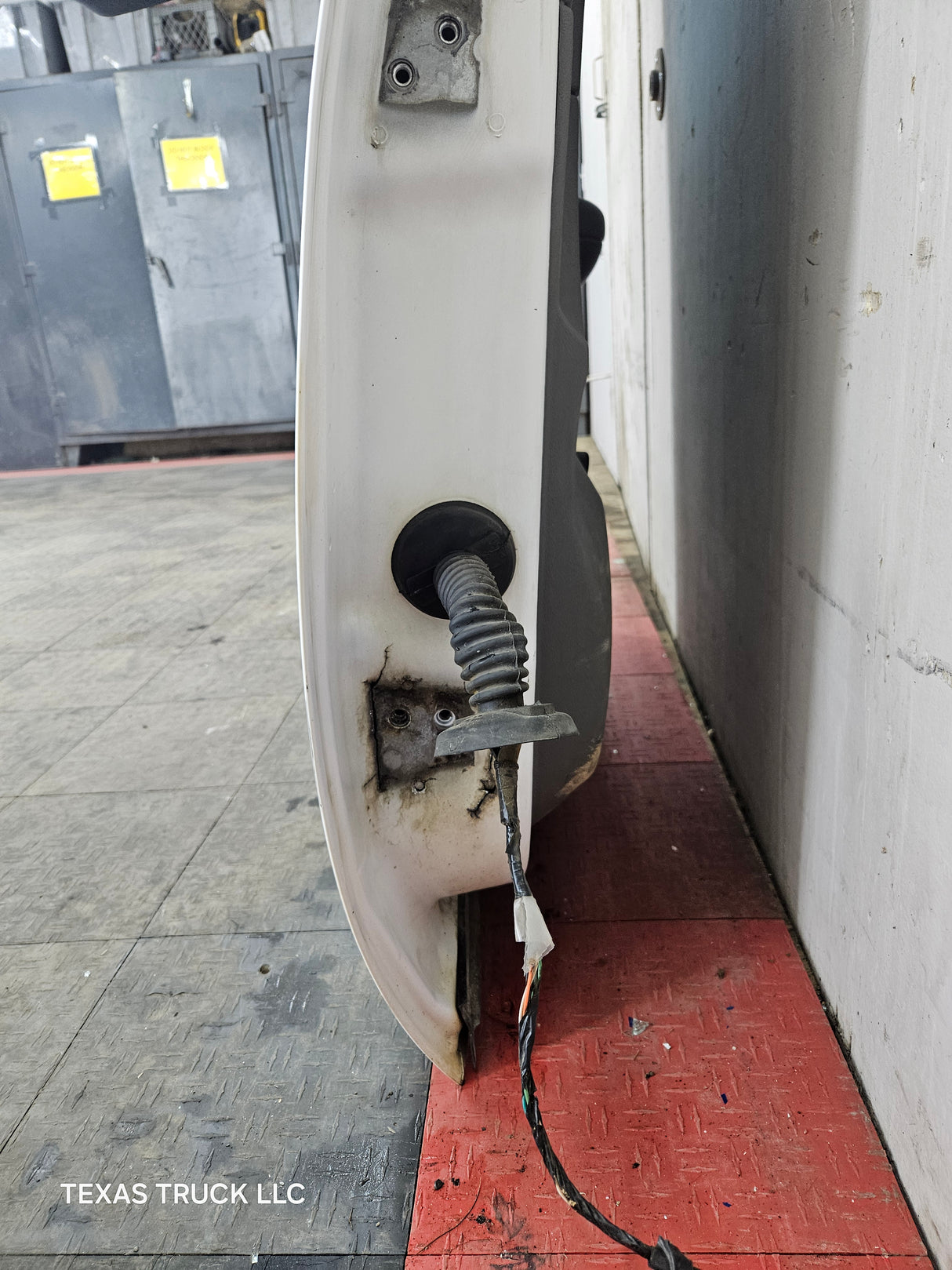 2007-2013 Chevrolet Silverado / GMC Sierra 1500 2500 3500 HD RH Front Passenger Side Door