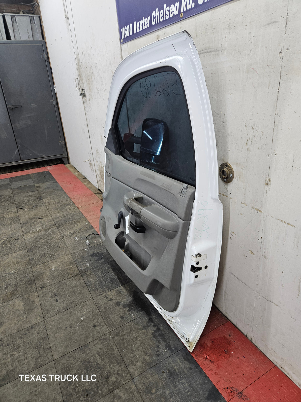 2007-2013 Chevrolet Silverado / GMC Sierra 1500 2500 3500 HD RH Front Passenger Side Door