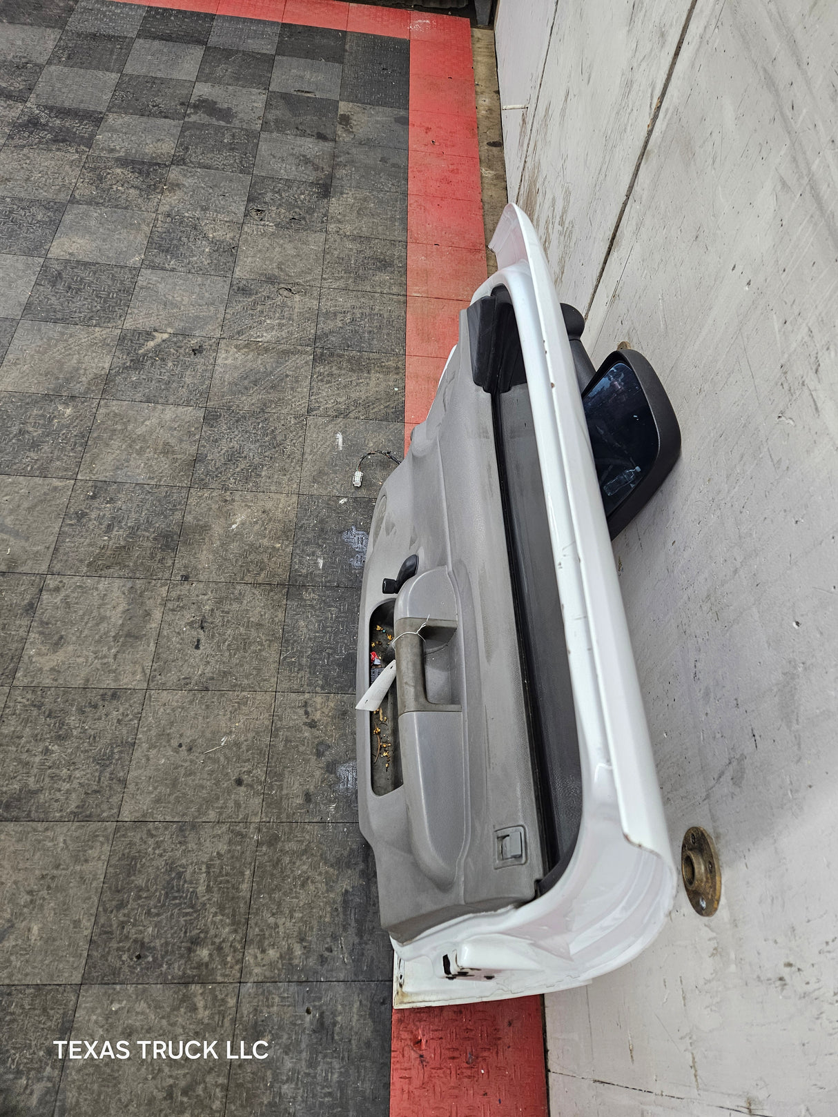 2007-2013 Chevrolet Silverado / GMC Sierra 1500 2500 3500 HD RH Front Passenger Side Door