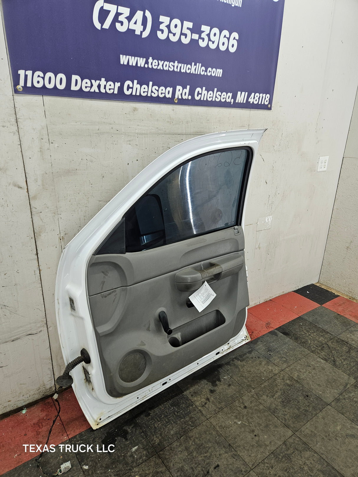 2007-2013 Chevrolet Silverado / GMC Sierra 1500 2500 3500 HD RH Front Passenger Side Door