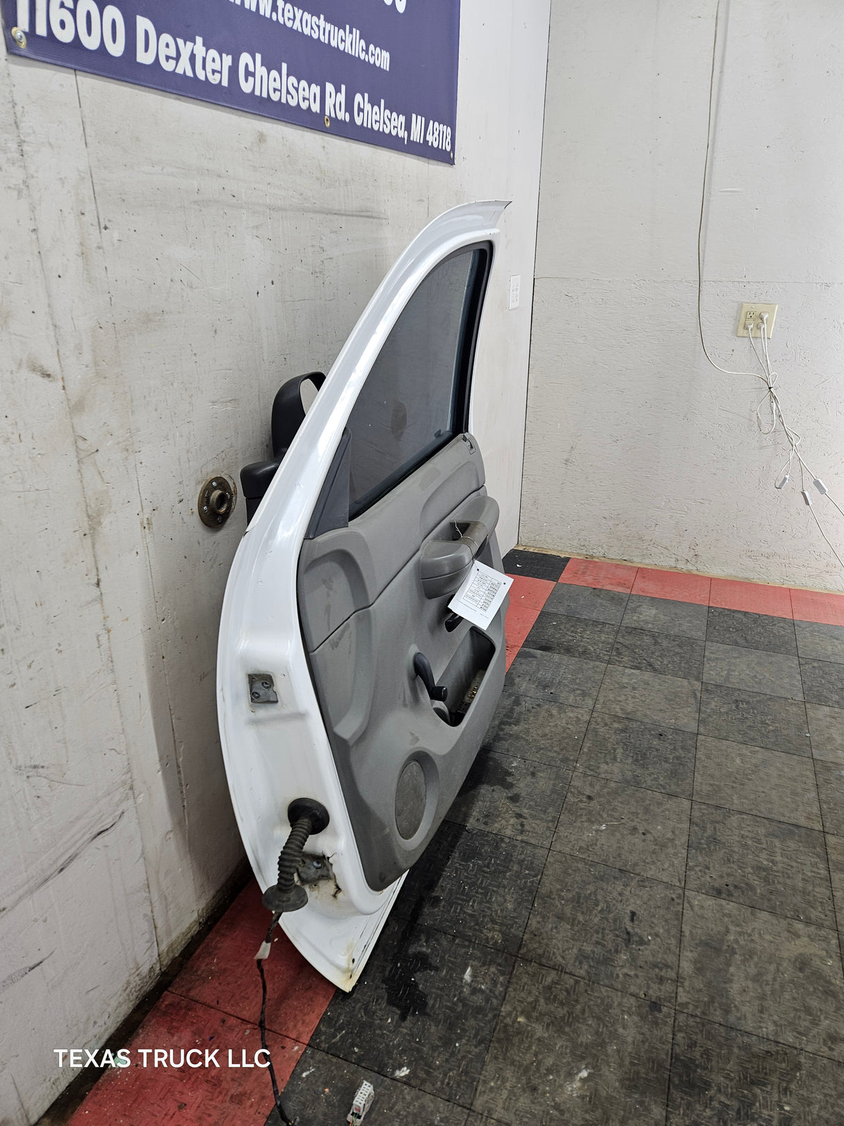 2007-2013 Chevrolet Silverado / GMC Sierra 1500 2500 3500 HD RH Front Passenger Side Door