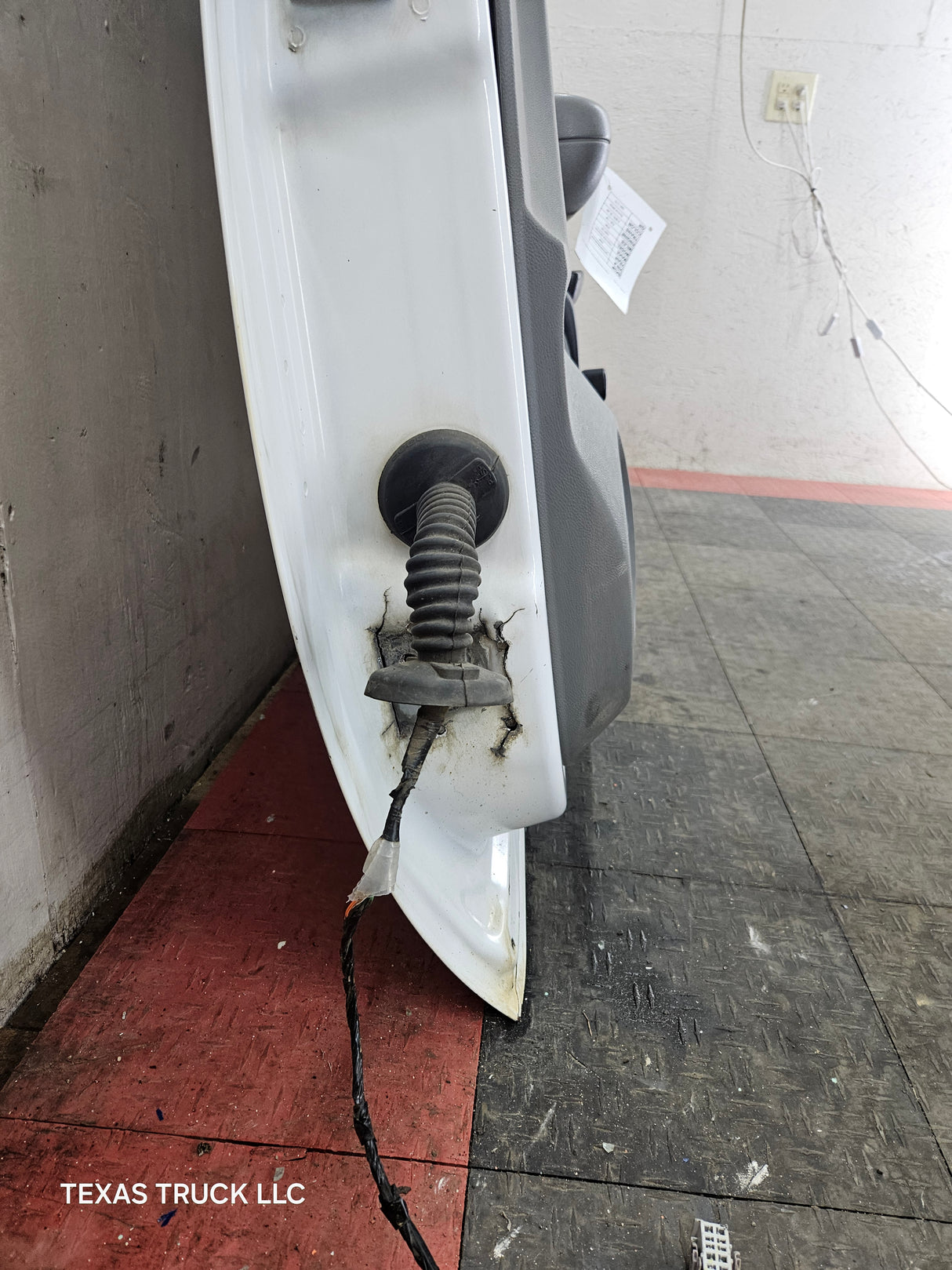 2007-2013 Chevrolet Silverado / GMC Sierra 1500 2500 3500 HD RH Front Passenger Side Door