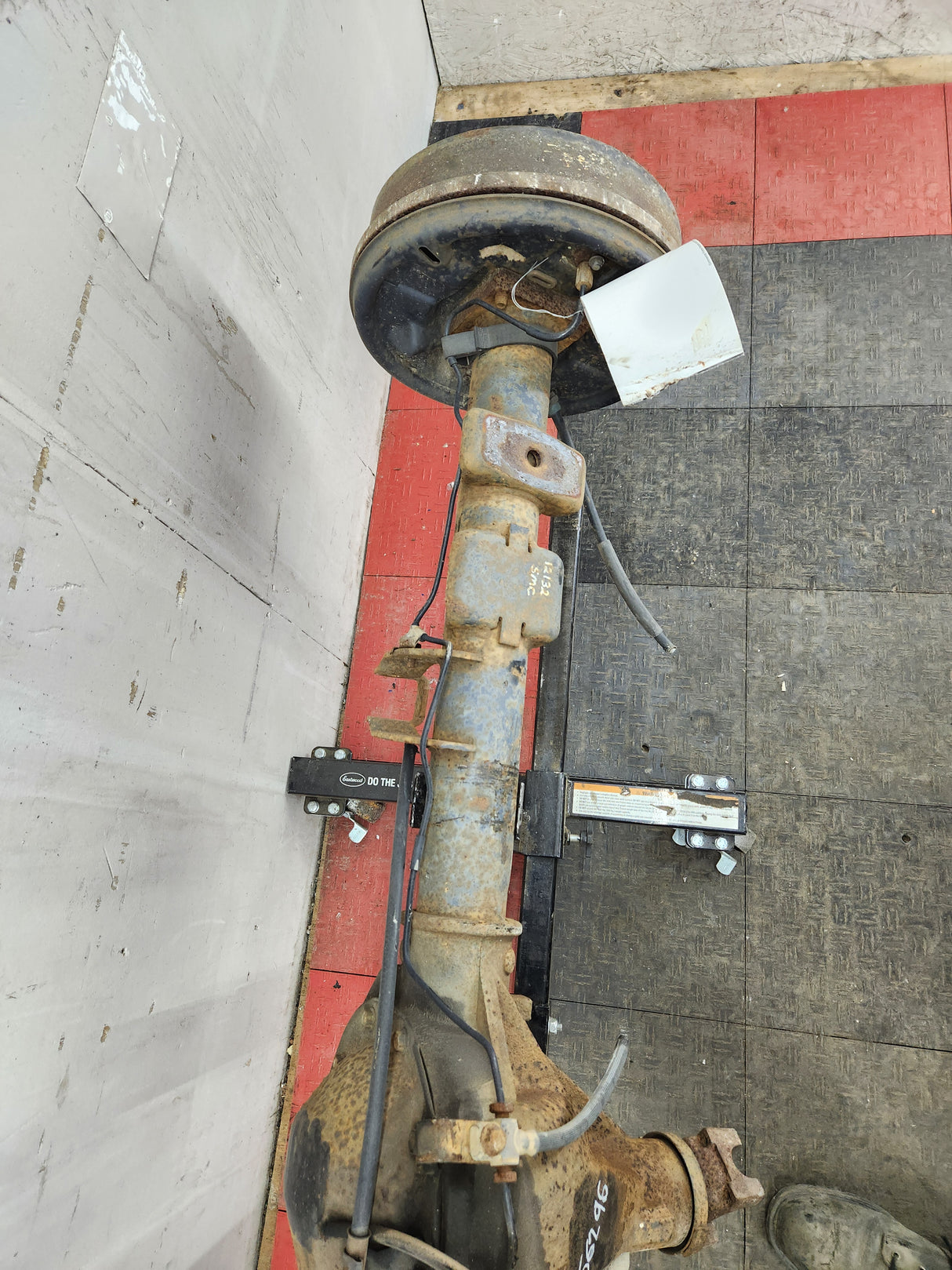 2005-2007 Chevrolet Silverado GMC Sierra 1500 3.23 Rear Axle
