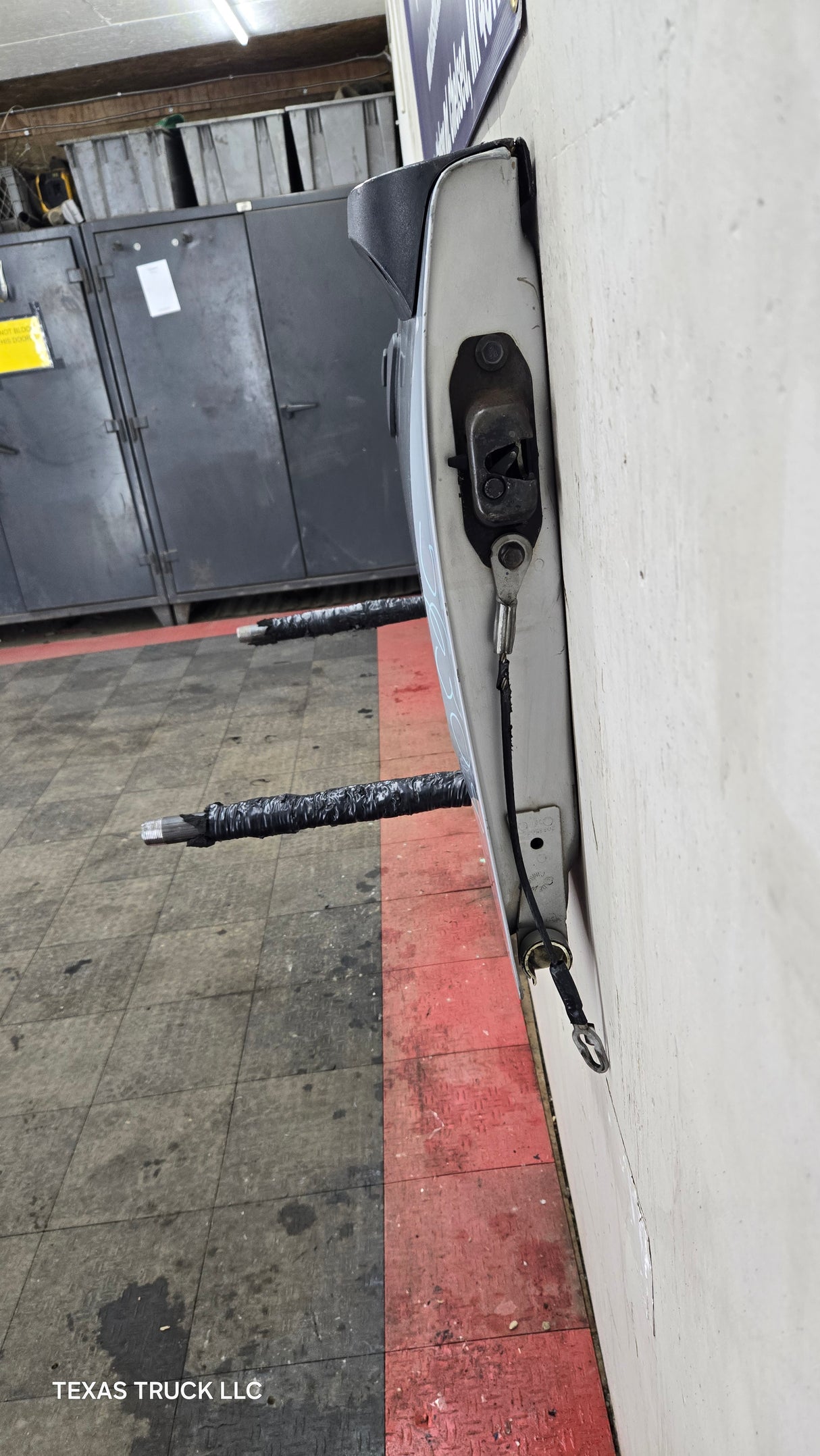 2007-2013 Chevrolet Silverado / GMC Sierra 1500 2500 3500 HD Tailgate