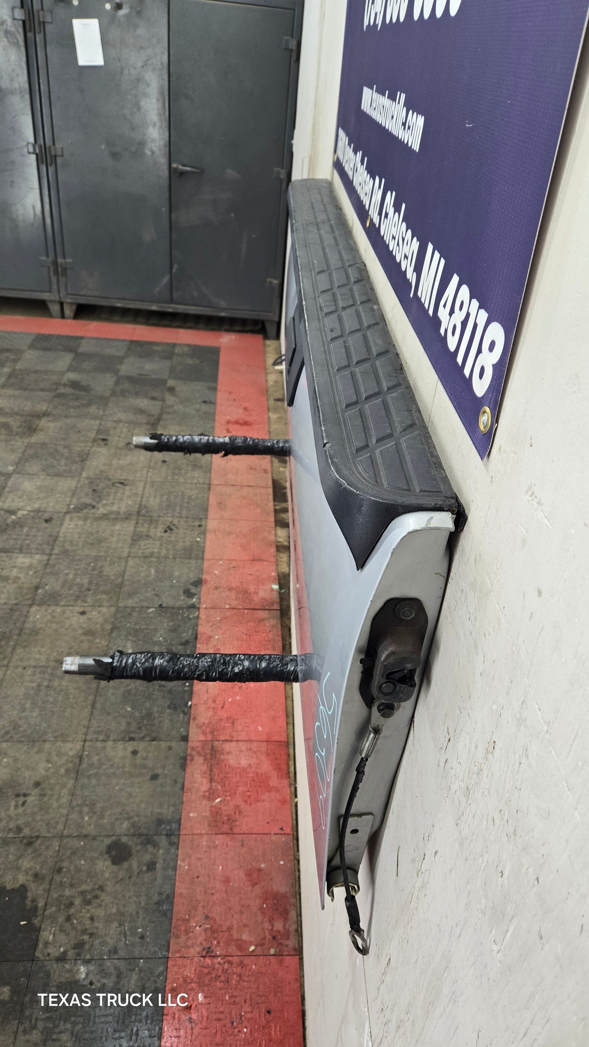 2007-2013 Chevrolet Silverado / GMC Sierra 1500 2500 3500 HD Tailgate