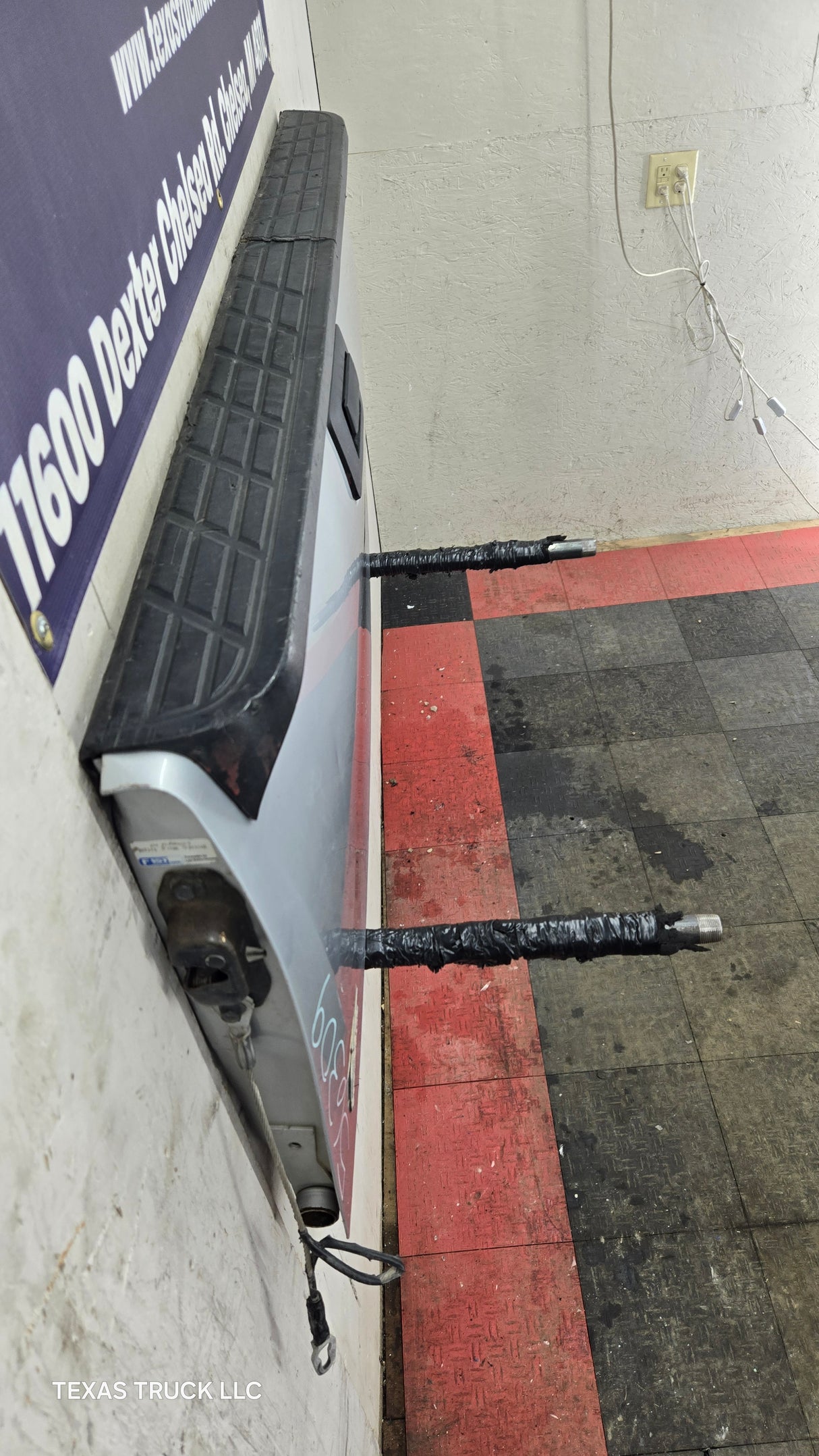 2007-2013 Chevrolet Silverado / GMC Sierra 1500 2500 3500 HD Tailgate