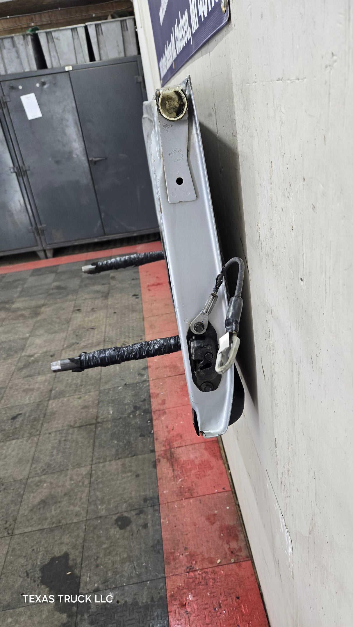 2007-2013 Chevrolet Silverado / GMC Sierra 1500 2500 3500 HD Tailgate