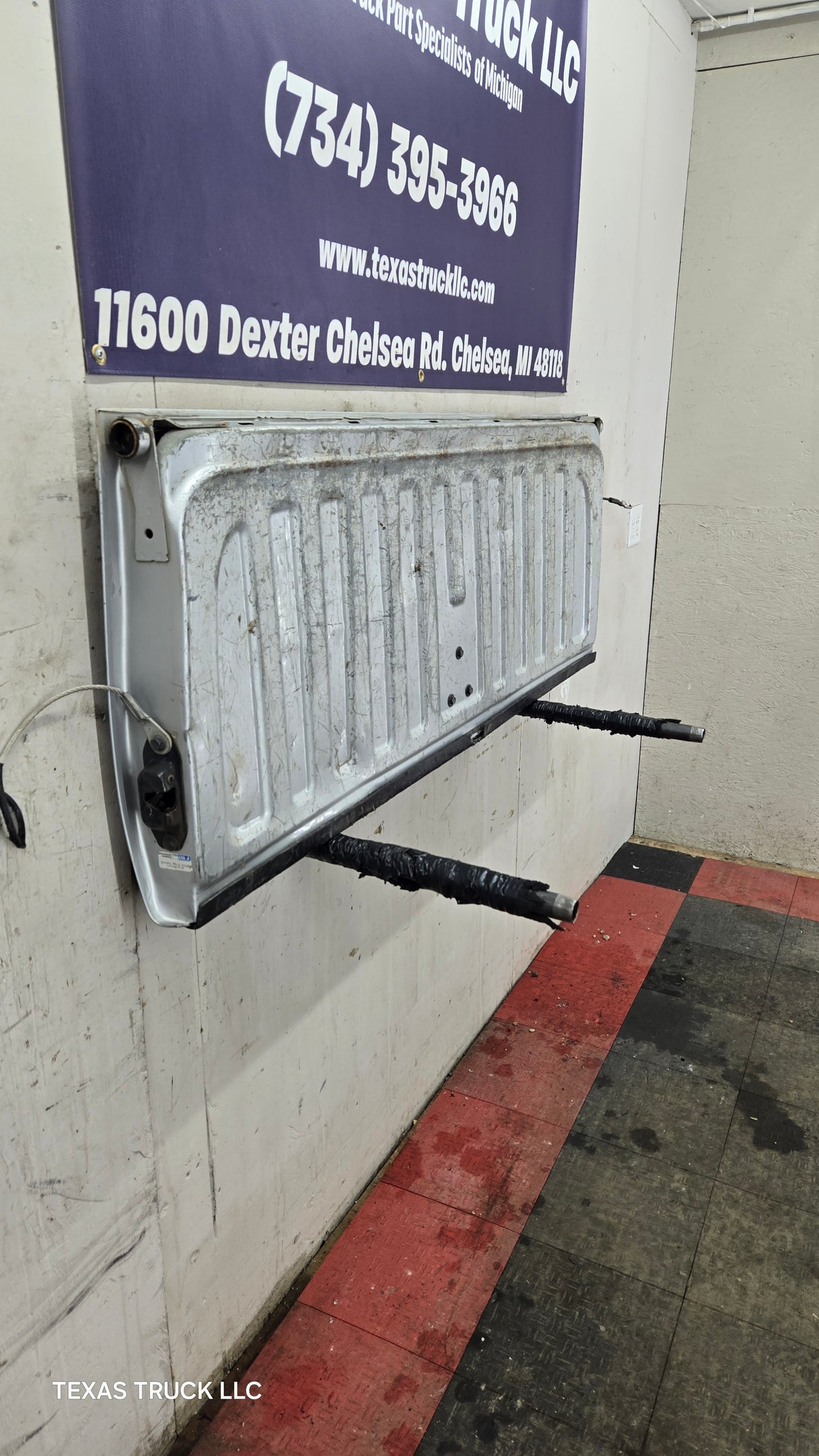 2007-2013 Chevrolet Silverado / GMC Sierra 1500 2500 3500 HD Tailgate