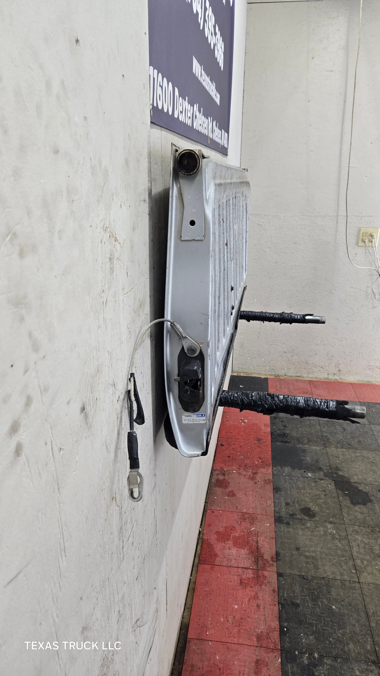 2007-2013 Chevrolet Silverado / GMC Sierra 1500 2500 3500 HD Tailgate