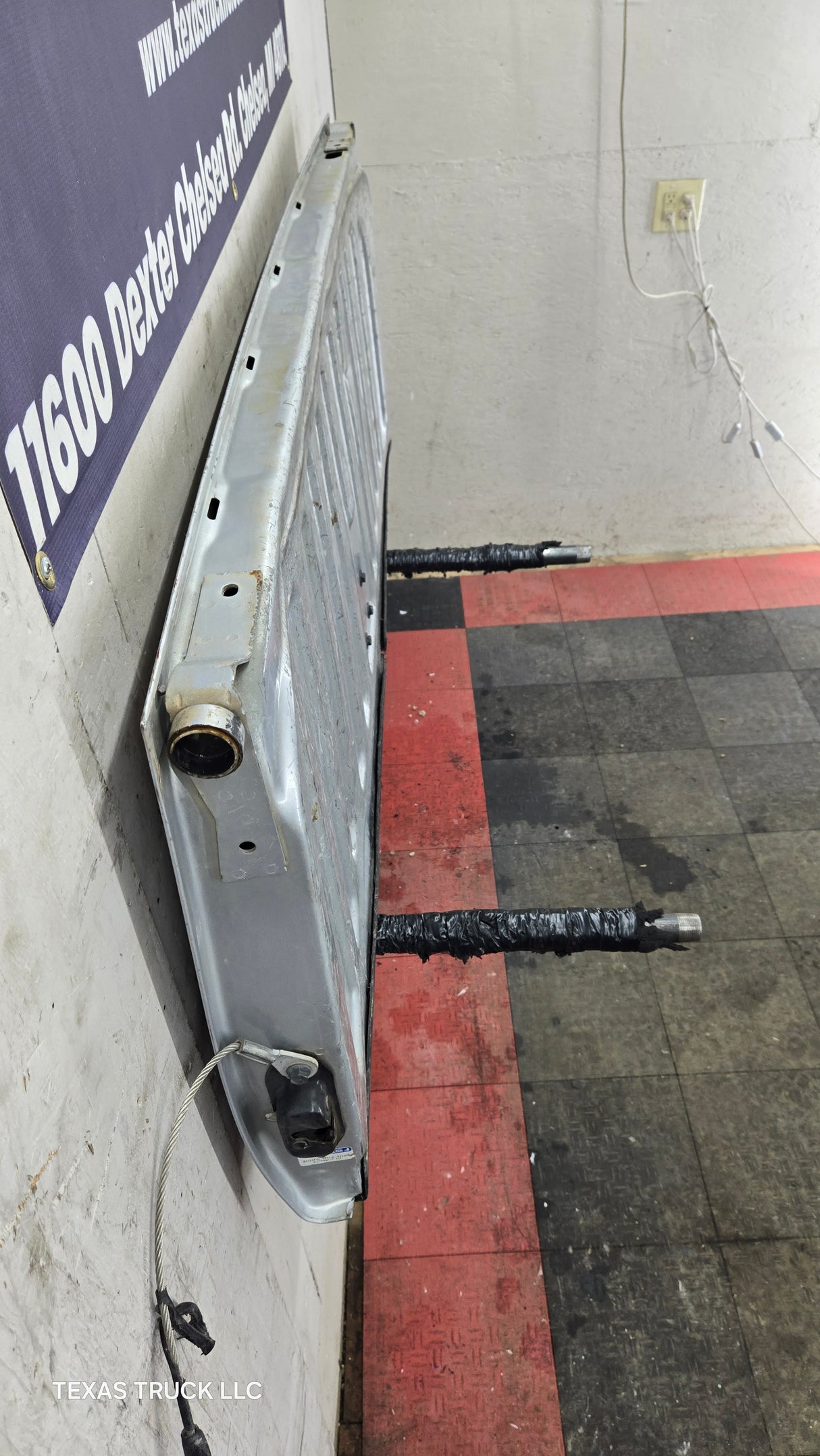 2007-2013 Chevrolet Silverado / GMC Sierra 1500 2500 3500 HD Tailgate