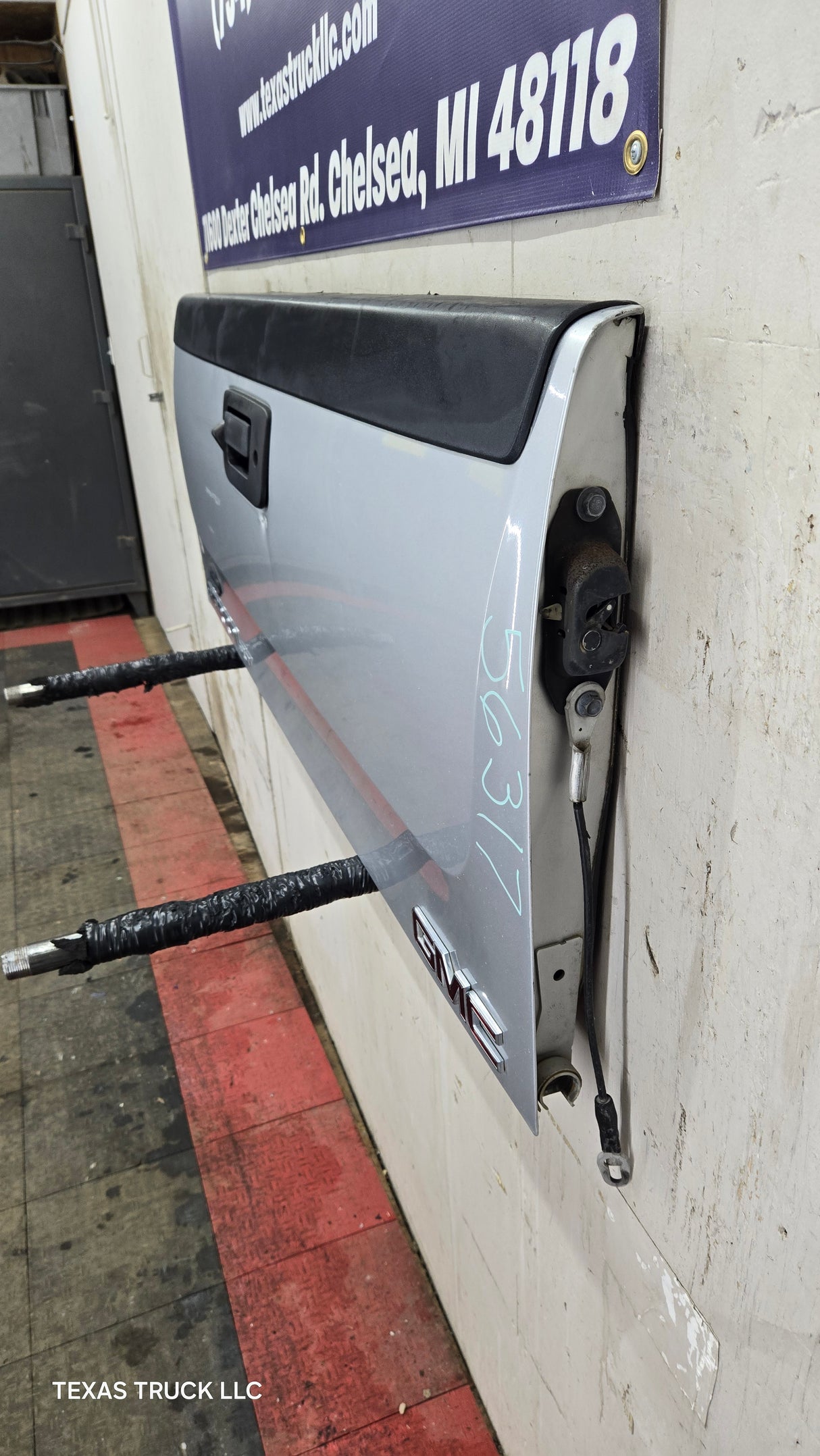 2007-2013 Chevrolet Silverado / GMC Sierra 1500 2500 3500 HD Tailgate