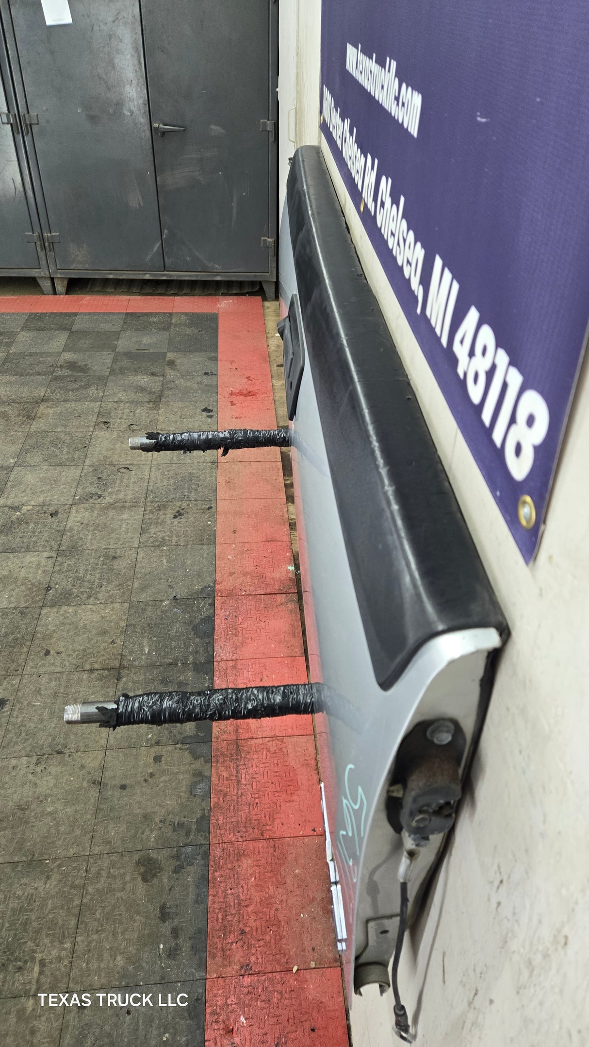 2007-2013 Chevrolet Silverado / GMC Sierra 1500 2500 3500 HD Tailgate