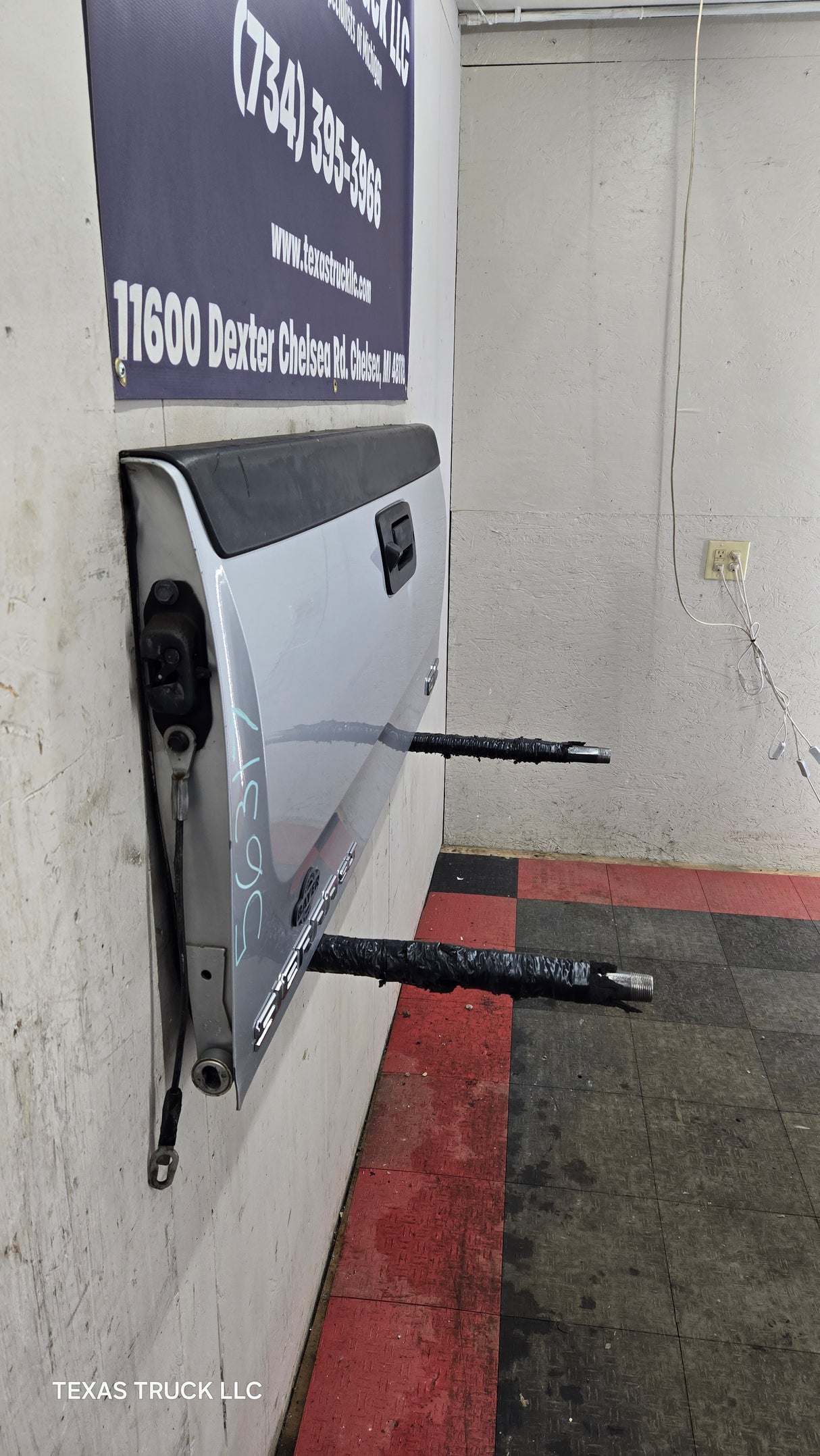 2007-2013 Chevrolet Silverado / GMC Sierra 1500 2500 3500 HD Tailgate