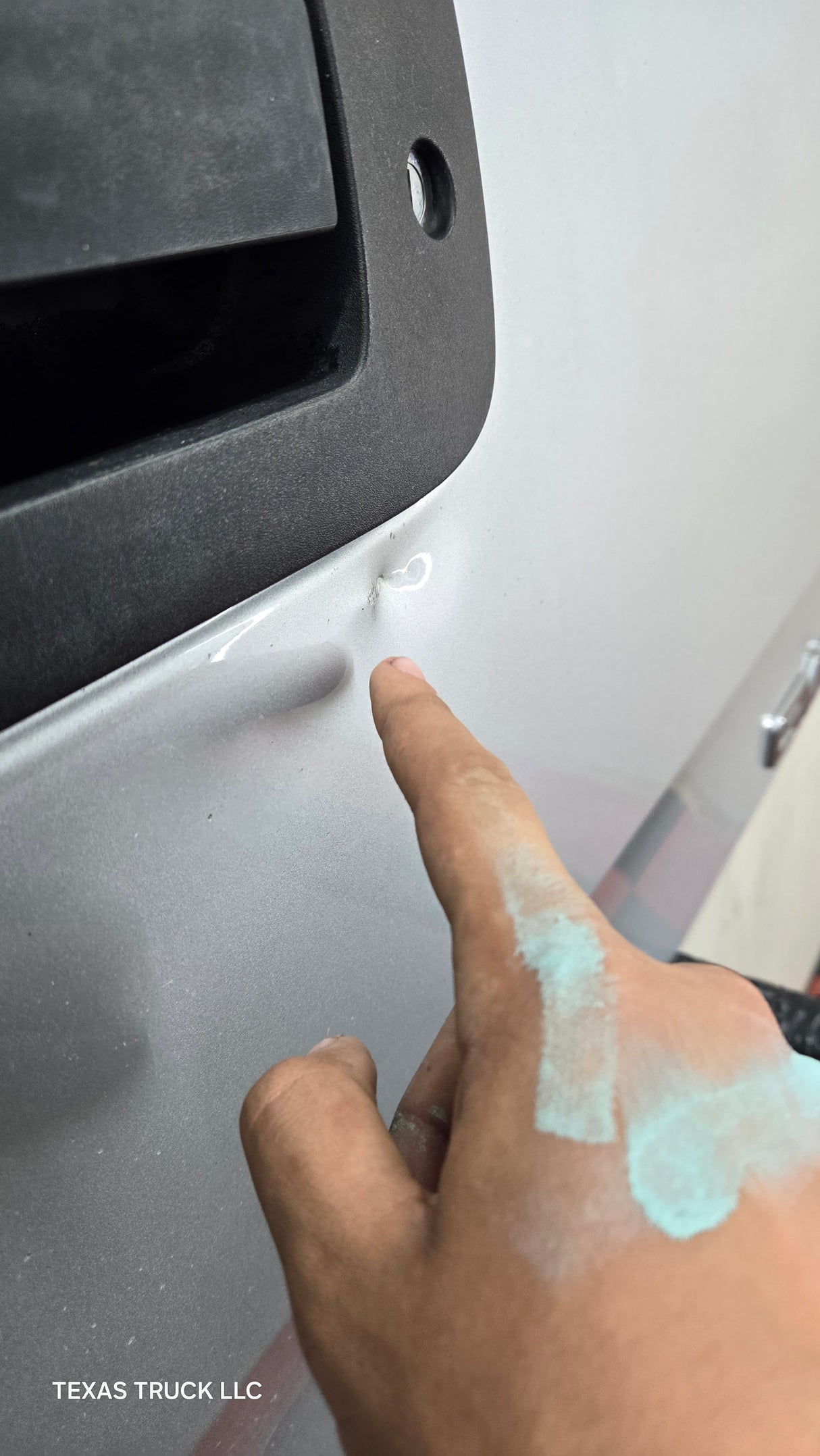 2007-2013 Chevrolet Silverado / GMC Sierra 1500 2500 3500 HD Tailgate