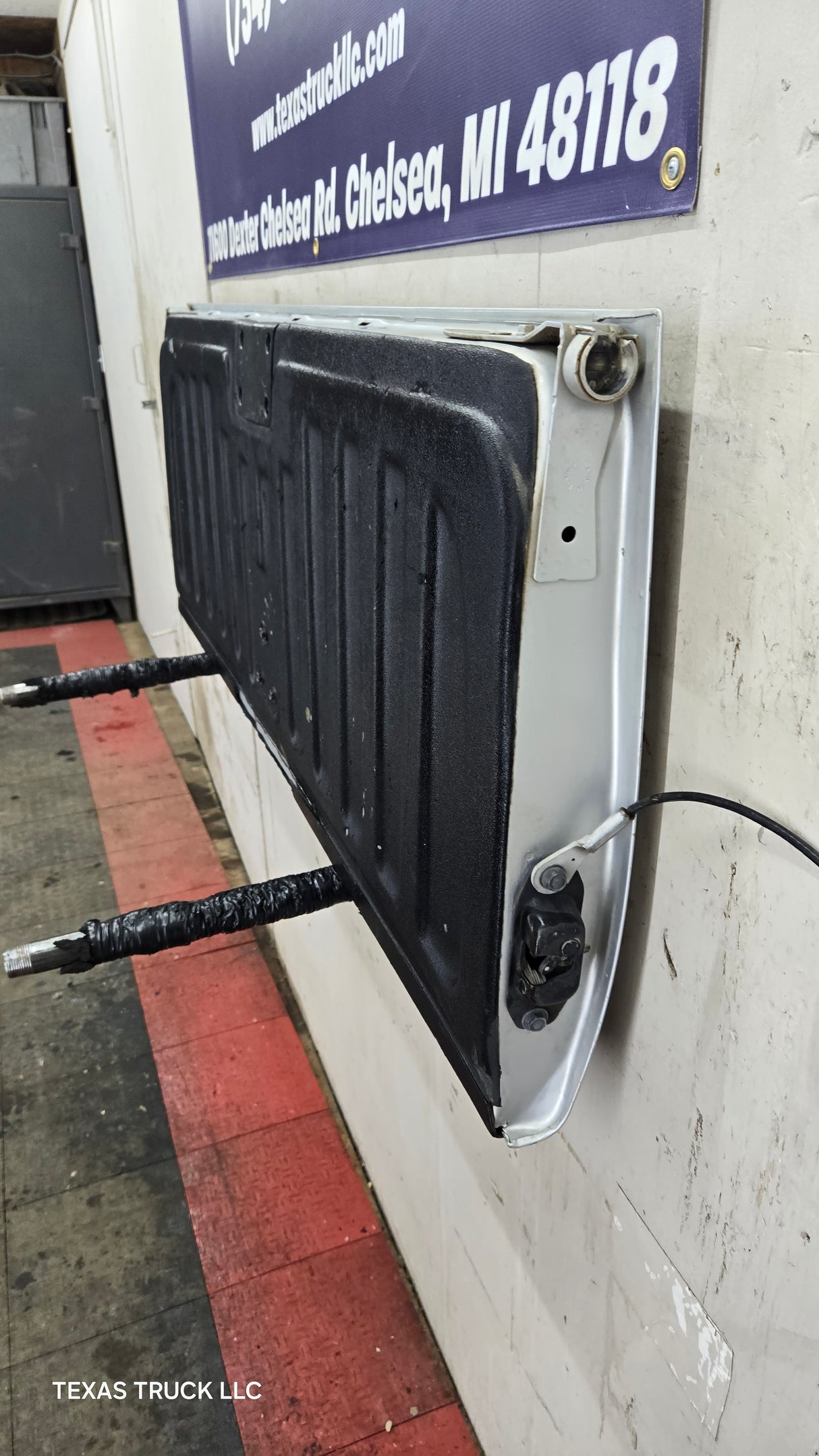 2007-2013 Chevrolet Silverado / GMC Sierra 1500 2500 3500 HD Tailgate