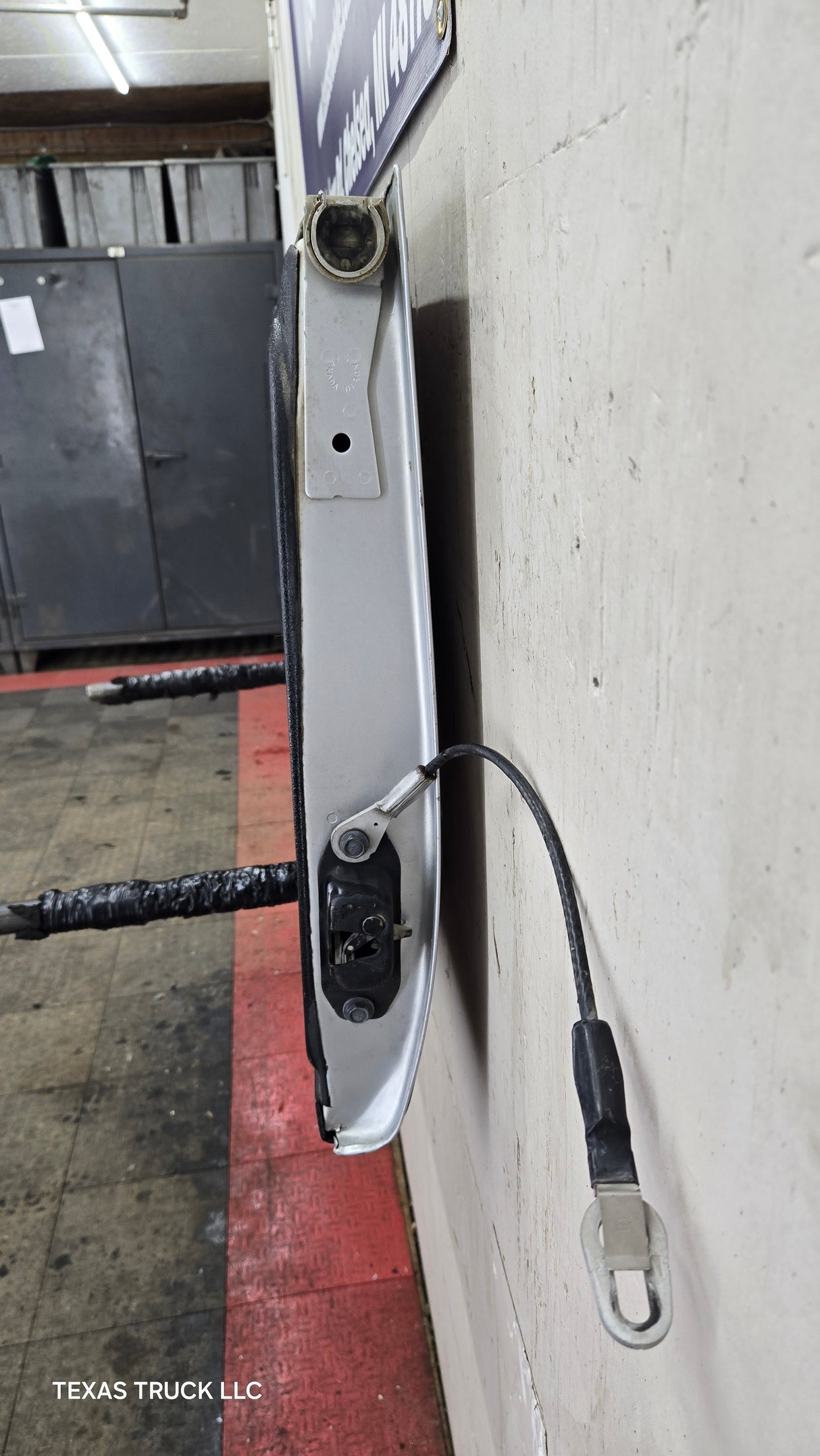 2007-2013 Chevrolet Silverado / GMC Sierra 1500 2500 3500 HD Tailgate