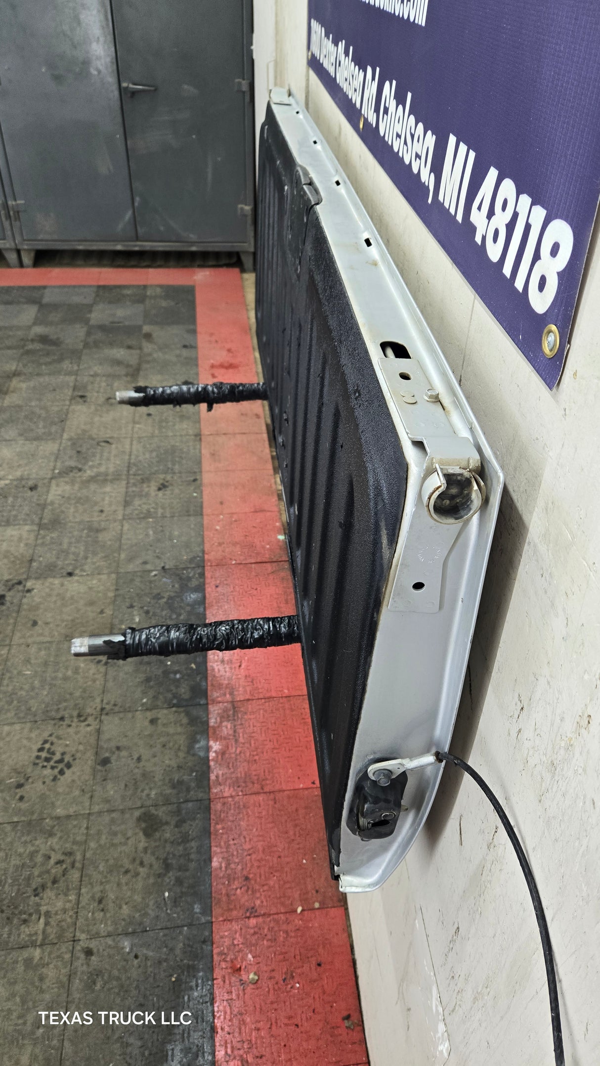 2007-2013 Chevrolet Silverado / GMC Sierra 1500 2500 3500 HD Tailgate