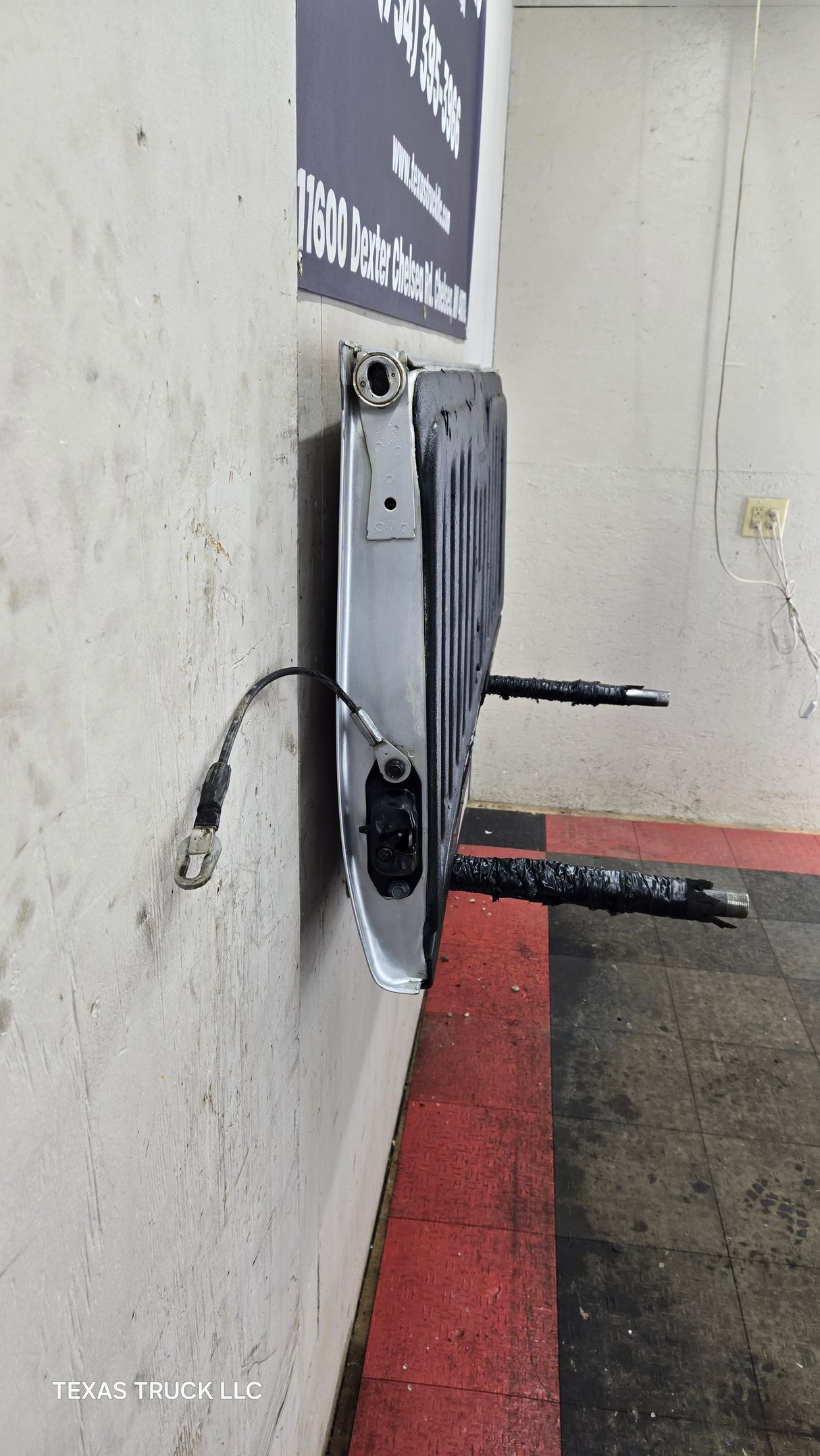 2007-2013 Chevrolet Silverado / GMC Sierra 1500 2500 3500 HD Tailgate