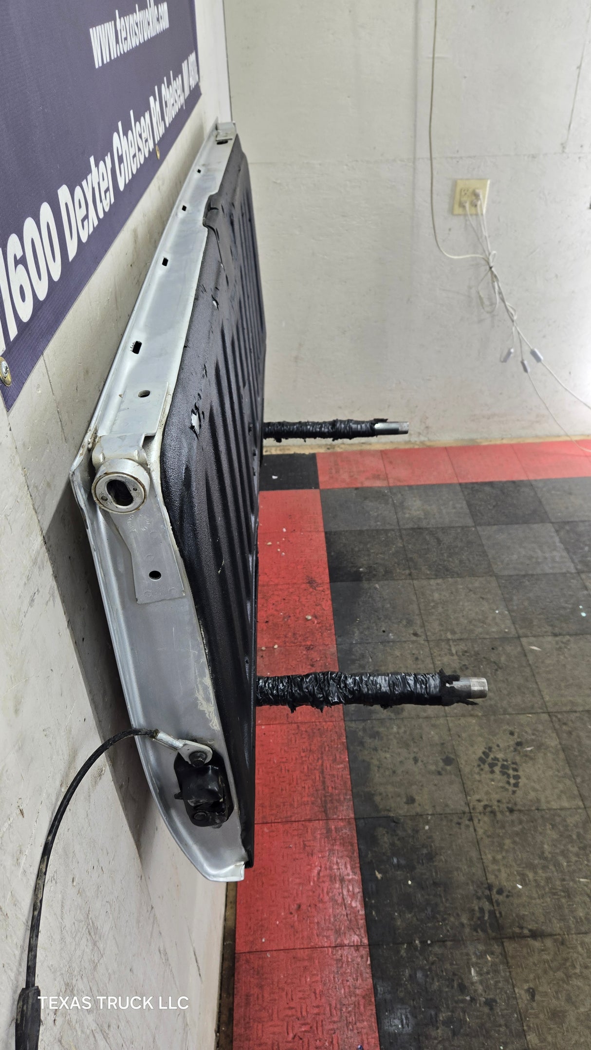 2007-2013 Chevrolet Silverado / GMC Sierra 1500 2500 3500 HD Tailgate