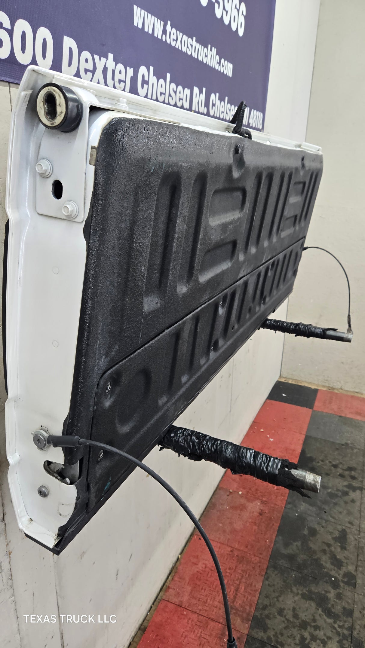 2017-2022 Ford Super Duty Platinum Pearl White Tailgate W/Step F250 F350 F450 F550