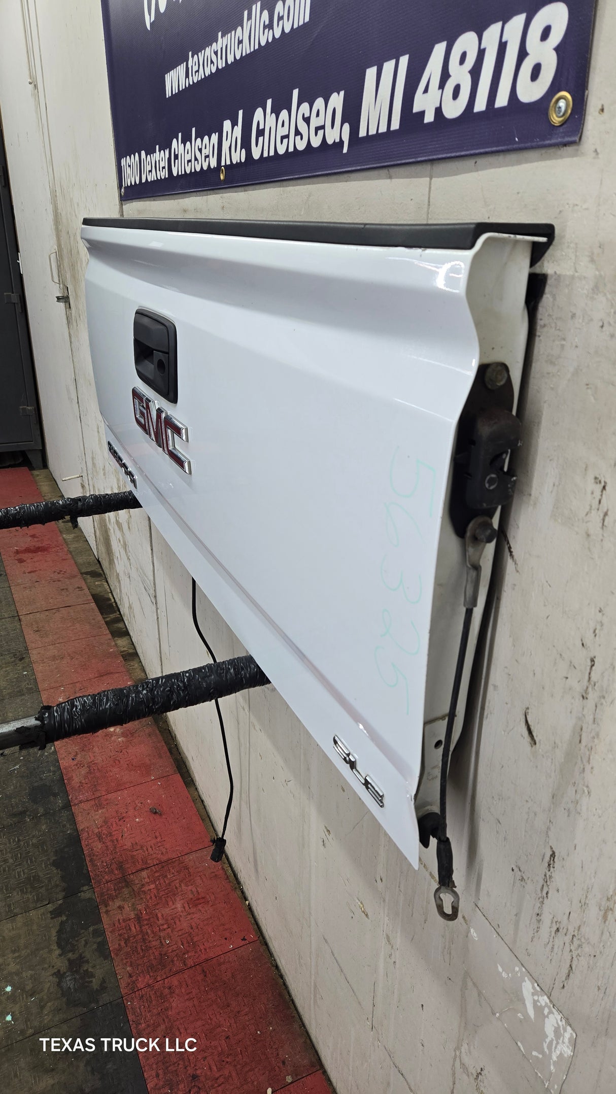 2014-2019 Chevrolet Silverado / GMC Sierra 1500 2500 3500 HD Tailgate