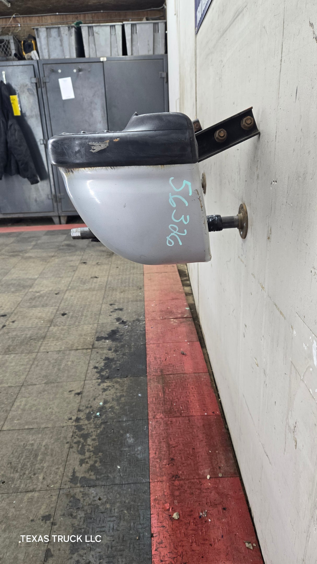 1999-2007 Ford Super Duty F250 F350 F450 F550 Rear Bumper