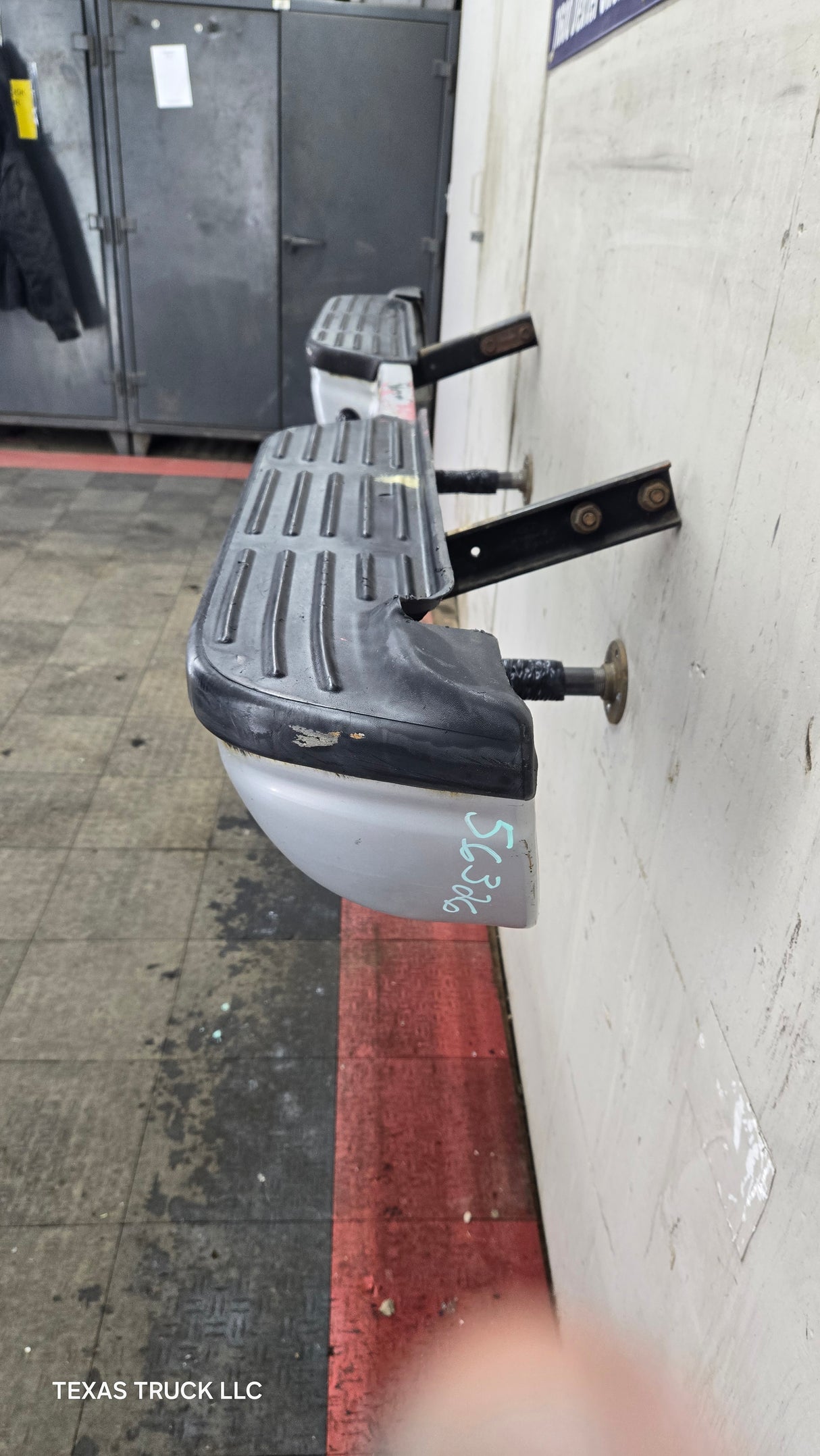 1999-2007 Ford Super Duty F250 F350 F450 F550 Rear Bumper