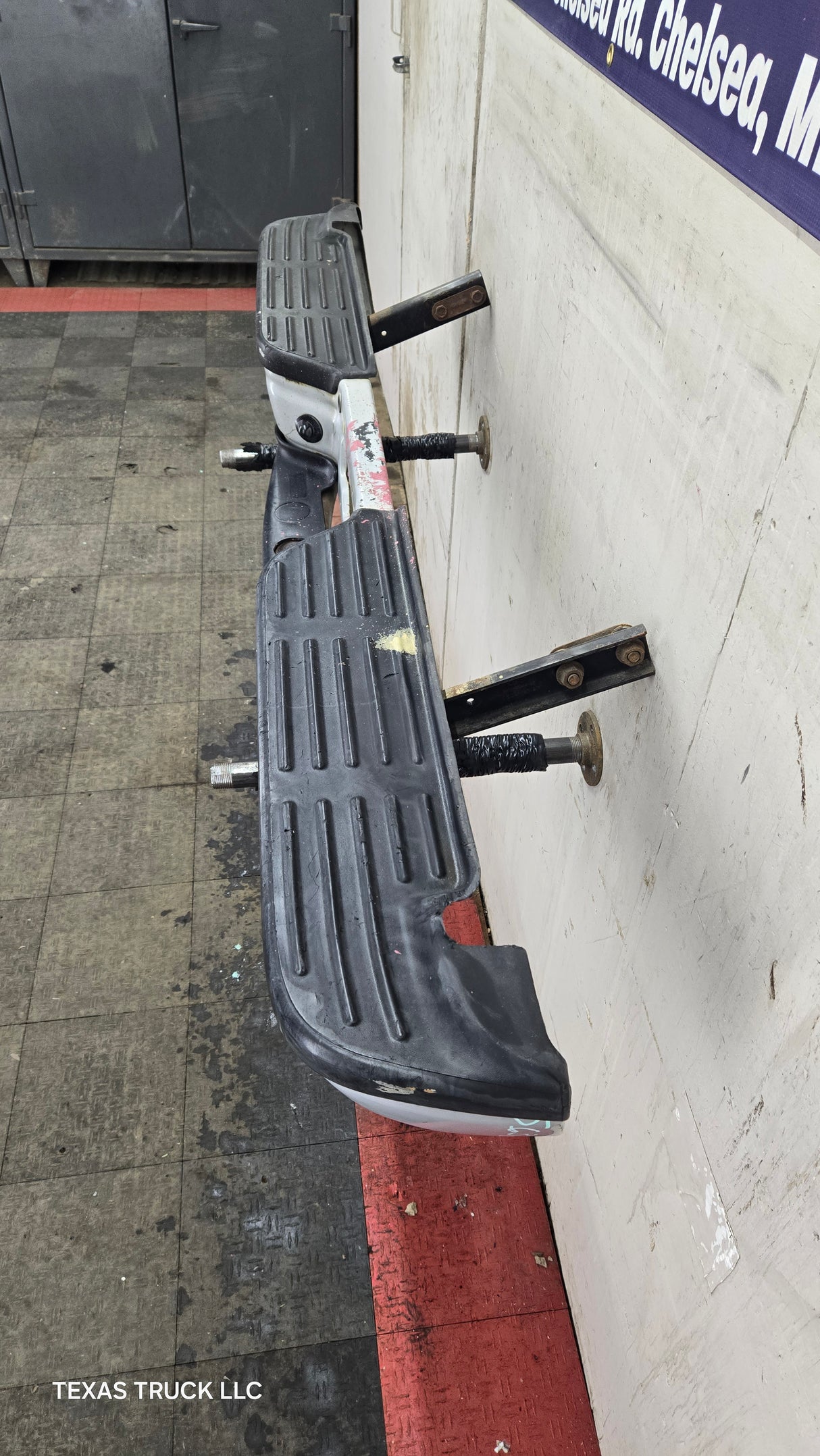 1999-2007 Ford Super Duty F250 F350 F450 F550 Rear Bumper