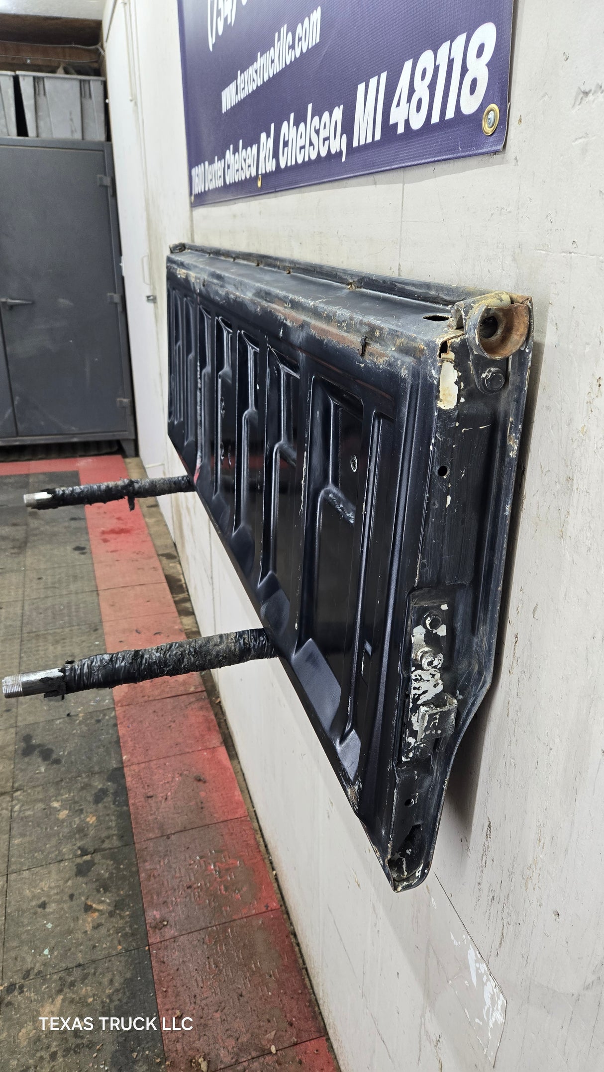 1973-1987 Chevrolet / GMC Square Body Tailgate C10 C15 C20 C25 C35 K10 K15 K20 K25 K35