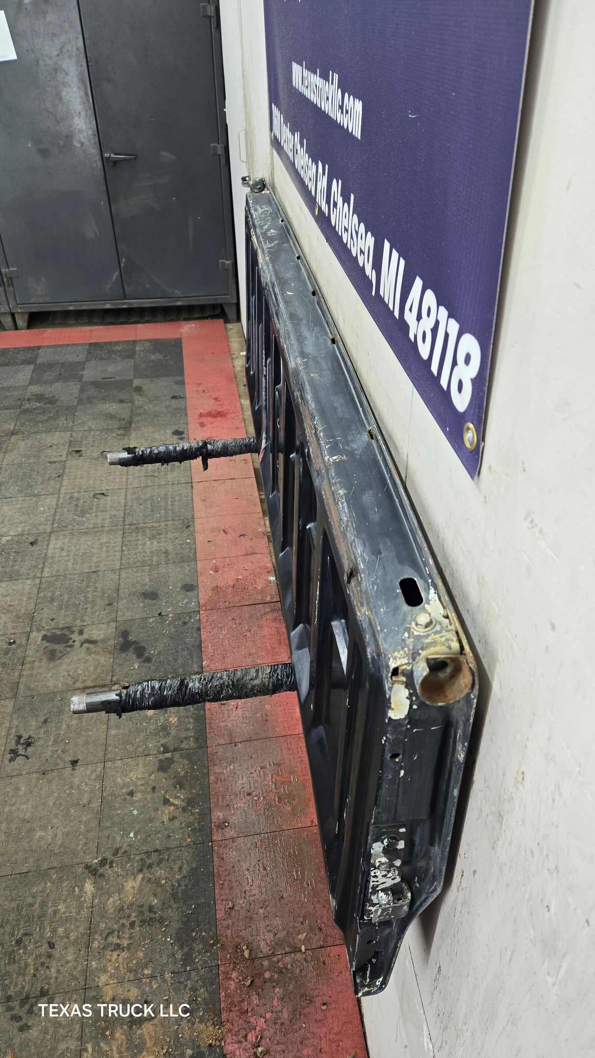 1973-1987 Chevrolet / GMC Square Body Tailgate C10 C15 C20 C25 C35 K10 K15 K20 K25 K35