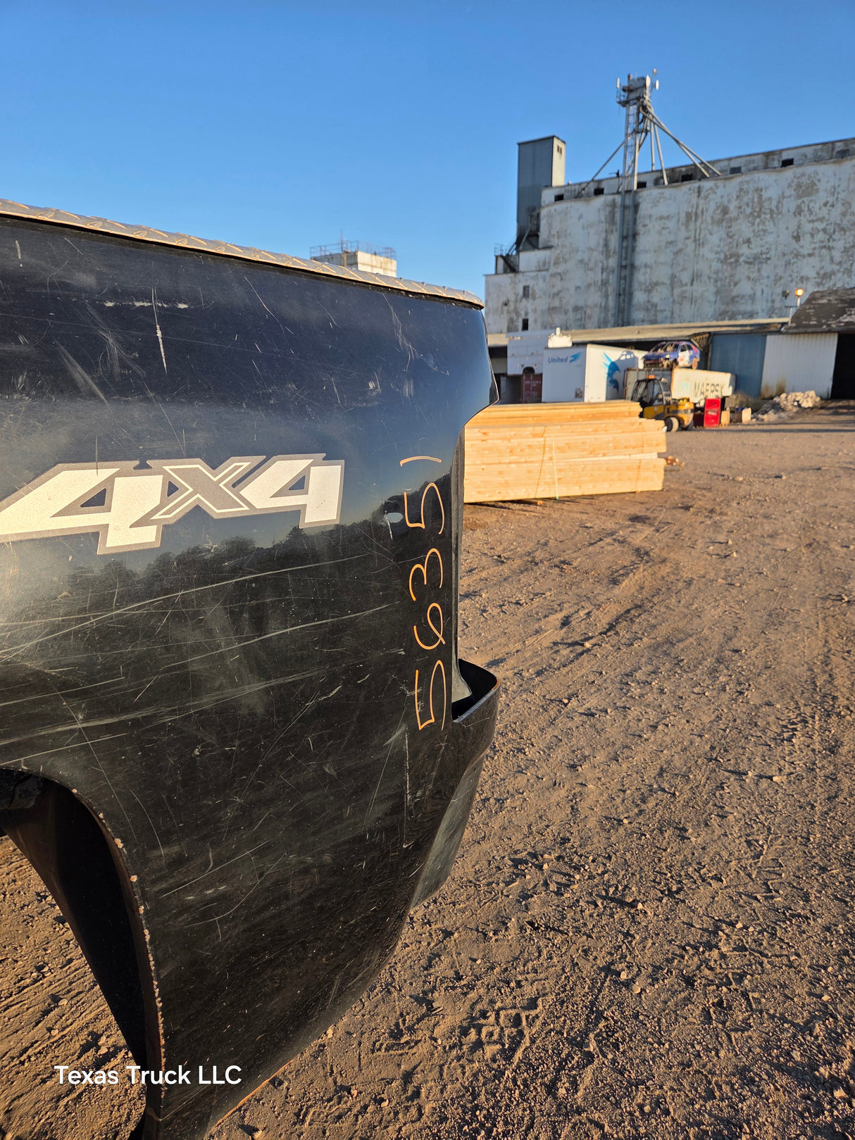 2007-2013 Chevrolet Silverado 1500 2500 3500 HD 6' 6" Short Truck Bed - Black