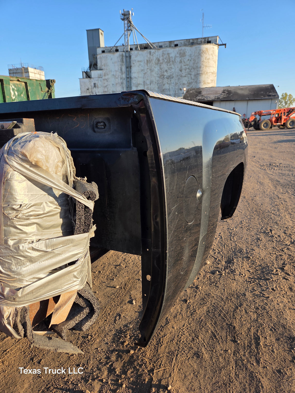 2007-2013 Chevrolet Silverado 1500 2500 3500 HD 6' 6" Short Truck Bed - Black