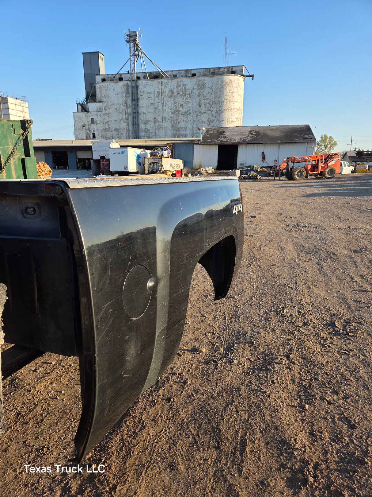 2007-2013 Chevrolet Silverado 1500 2500 3500 HD 6' 6" Short Truck Bed - Black