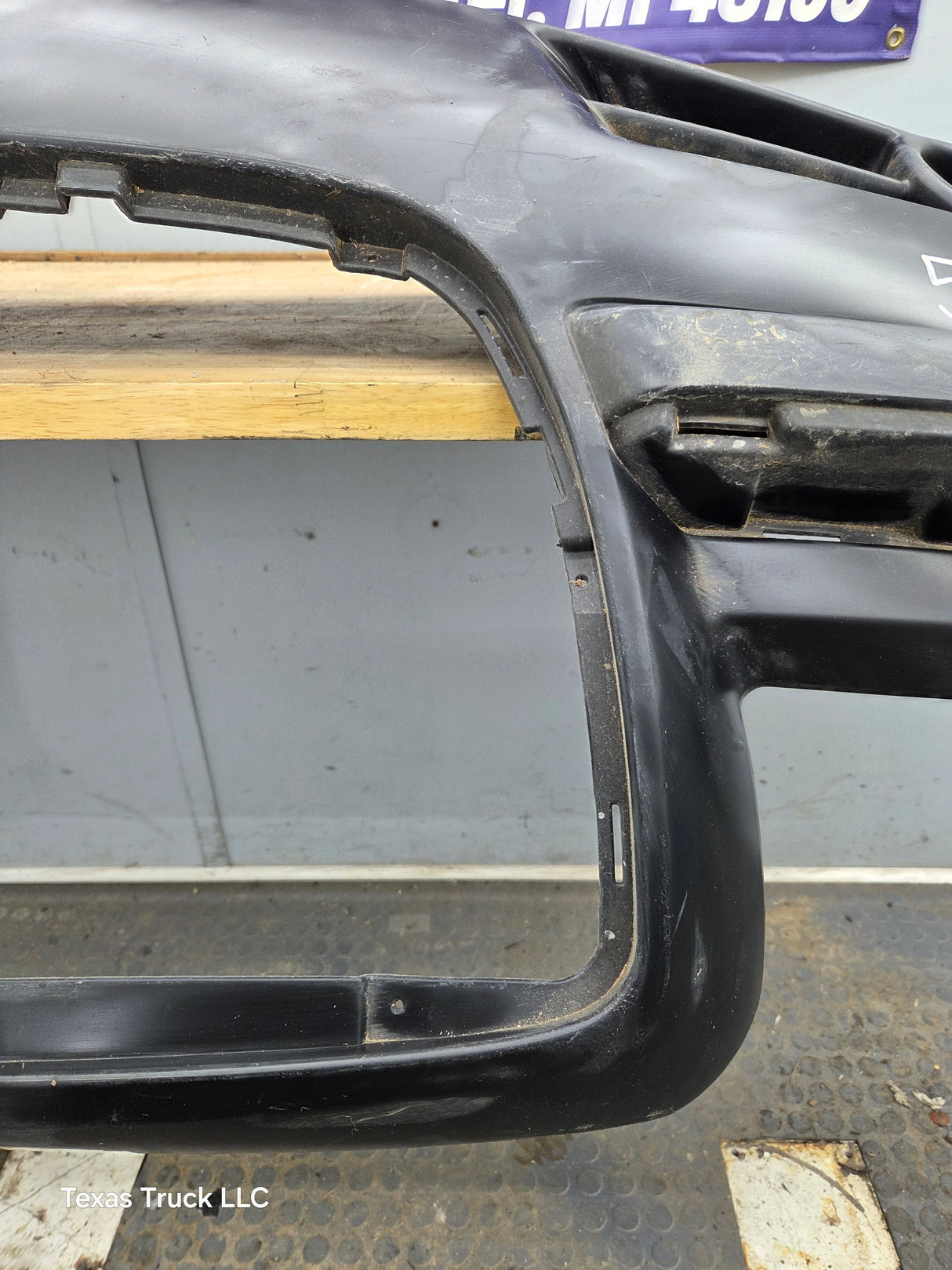 2005-2010 Chrysler 300 5.7L Bumper Cover with fogs