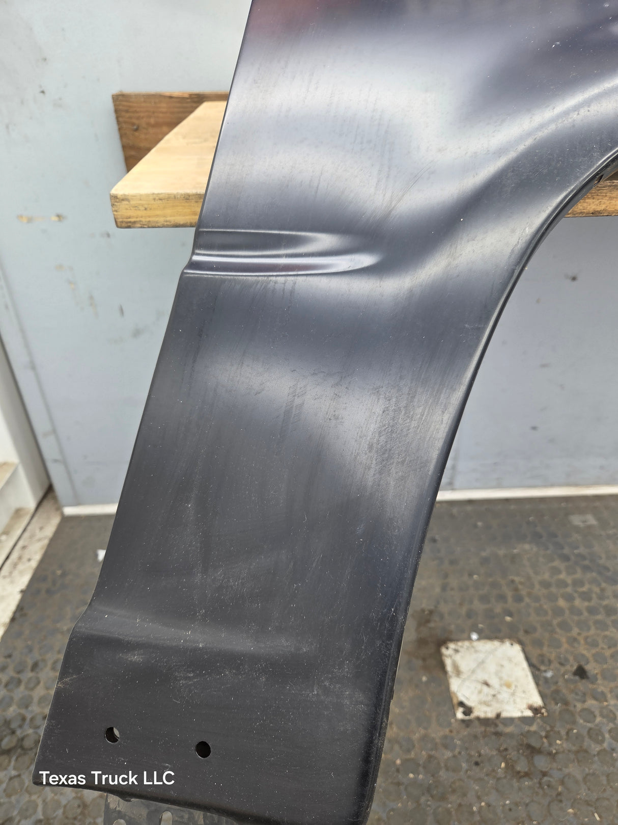 1995-1998 Ford Explorer Mercury Mountaineer Passenger Side RH Front Fender W/O Wheel Well Molding