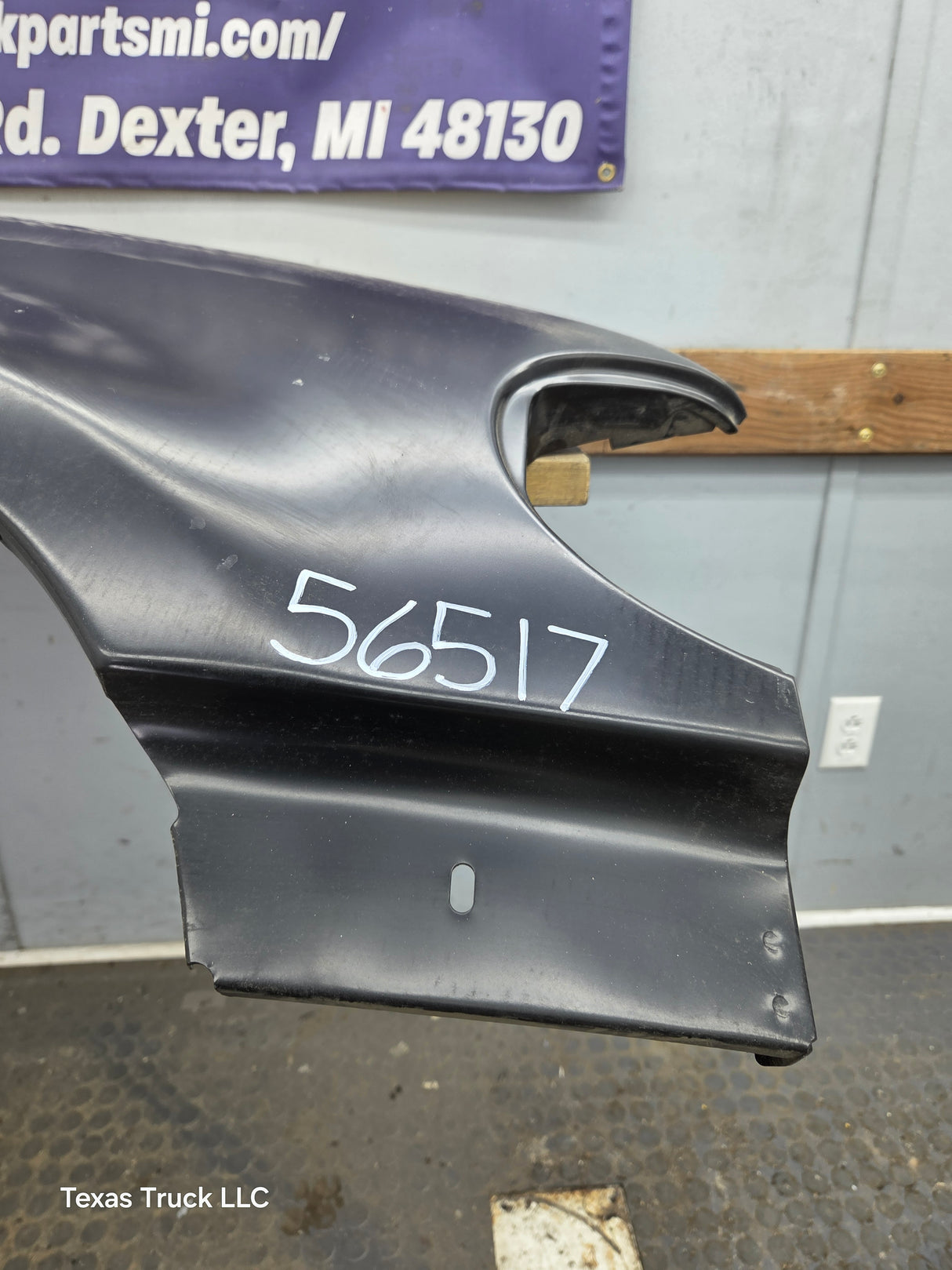 1995-1998 Ford Explorer Mercury Mountaineer Passenger Side RH Front Fender W/O Wheel Well Molding